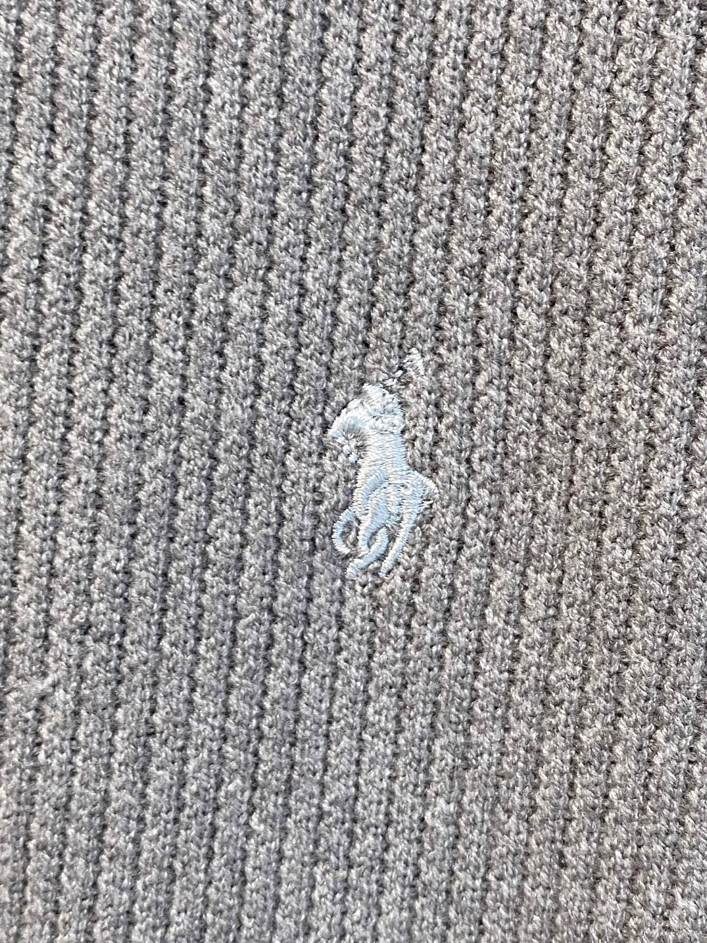 拉夫劳伦 2025秋冬羊毛混纺开衫拉链针织毛衣，采用进口定制纱线，上身舒适保暖，专柜同步在售。三标齐全。