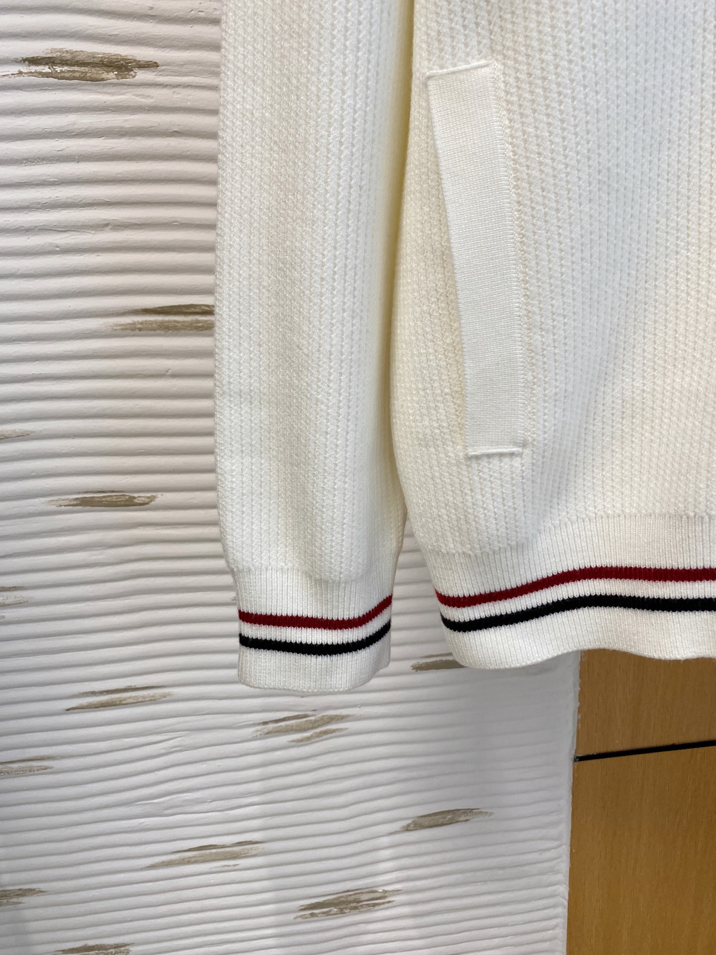 拉夫劳伦 2025秋冬羊毛混纺开衫拉链针织毛衣，采用进口定制纱线，上身舒适保暖，专柜同步在售。三标齐全。