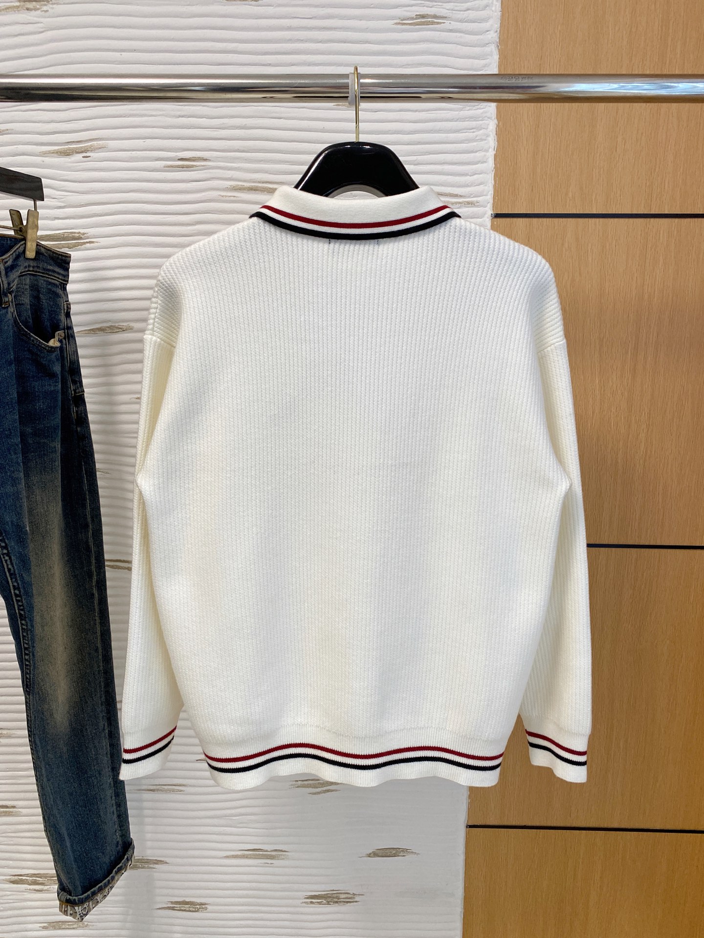 拉夫劳伦 2025秋冬羊毛混纺开衫拉链针织毛衣，采用进口定制纱线，上身舒适保暖，专柜同步在售。三标齐全。