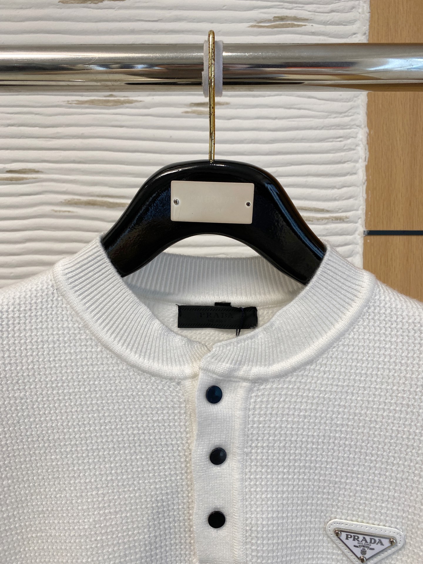 普拉达 2025早秋新款男士羊毛针织衫，专柜在售爆款单品，各大时尚买手明星人手一件的百搭单品。简单时尚甚