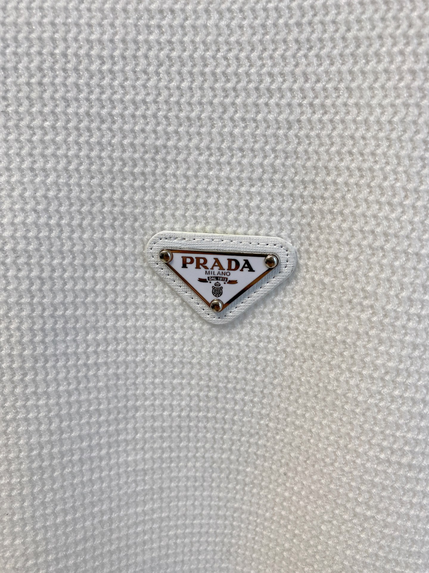 普拉达 2025早秋新款男士羊毛针织衫，专柜在售爆款单品，各大时尚买手明星人手一件的百搭单品。简单时尚甚