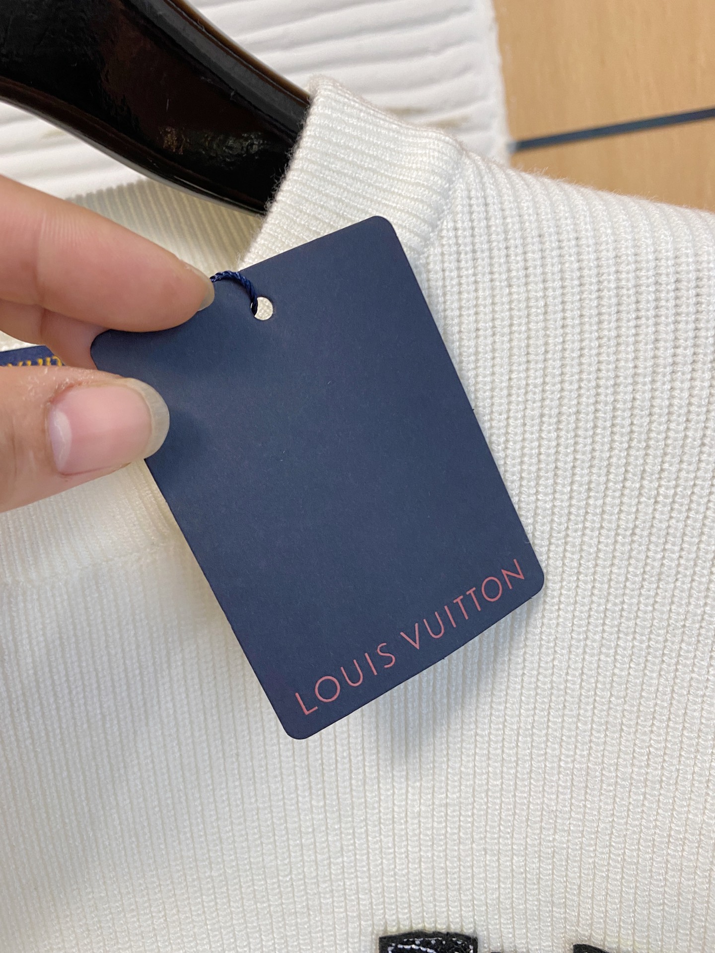 LV 2025早秋新款男士羊毛针织衫，专柜在售爆款单品，各大时尚买手明星人手一件的百搭单品。简单时尚甚是