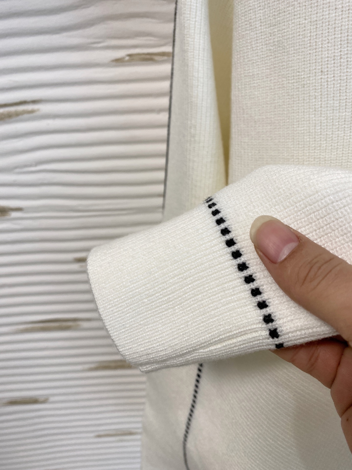 LV 2025早秋新款男士羊毛针织衫，专柜在售爆款单品，各大时尚买手明星人手一件的百搭单品。简单时尚甚是