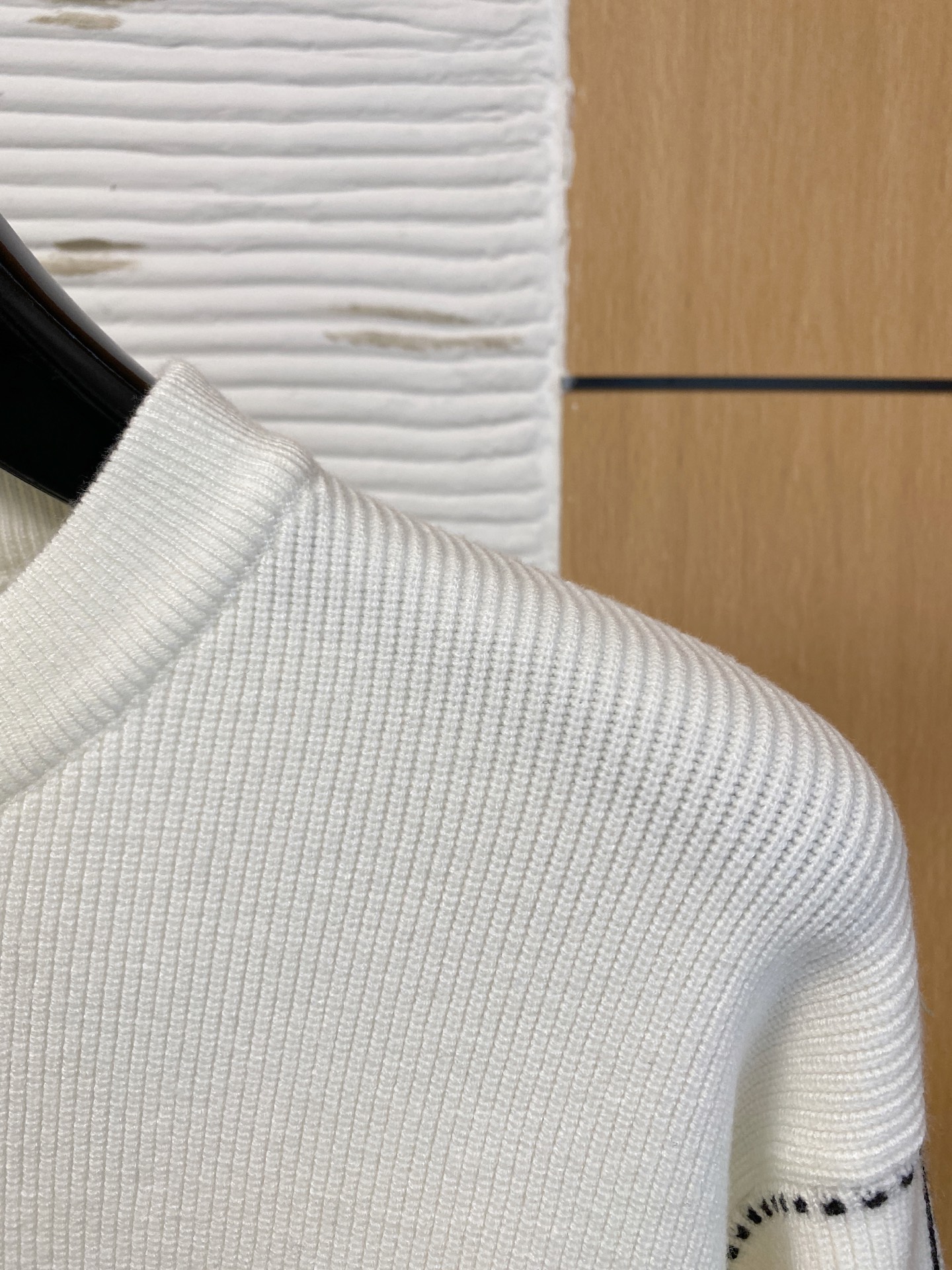 LV 2025早秋新款男士羊毛针织衫，专柜在售爆款单品，各大时尚买手明星人手一件的百搭单品。简单时尚甚是