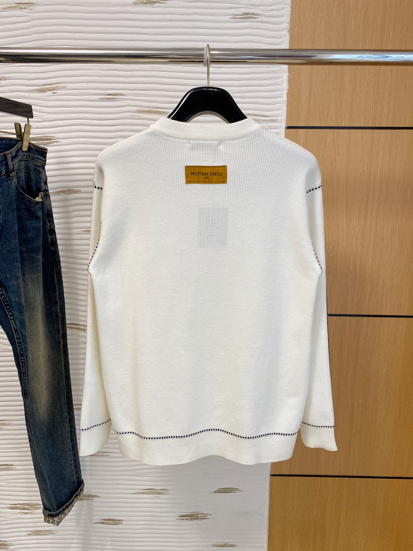 LV 2025早秋新款男士羊毛针织衫，专柜在售爆款单品，各大时尚买手明星人手一件的百搭单品。简单时尚甚是