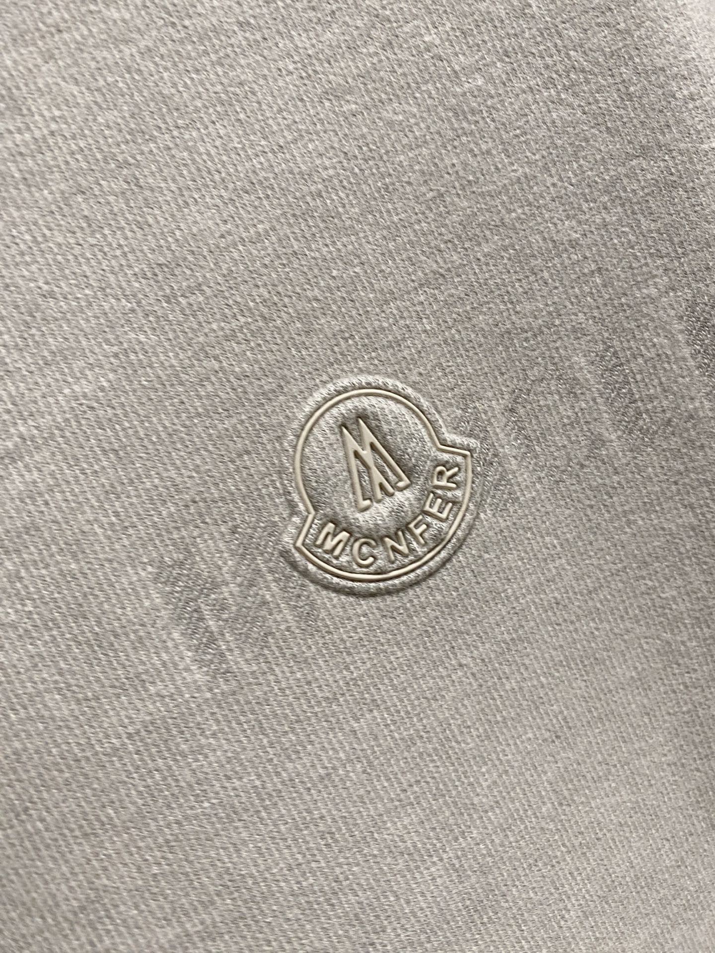 蒙口 毛衣 2025秋冬最新系列，专柜1:1顶级复刻，全品相！加厚款，潮人必备单品！懂货的老铁赶紧下手，