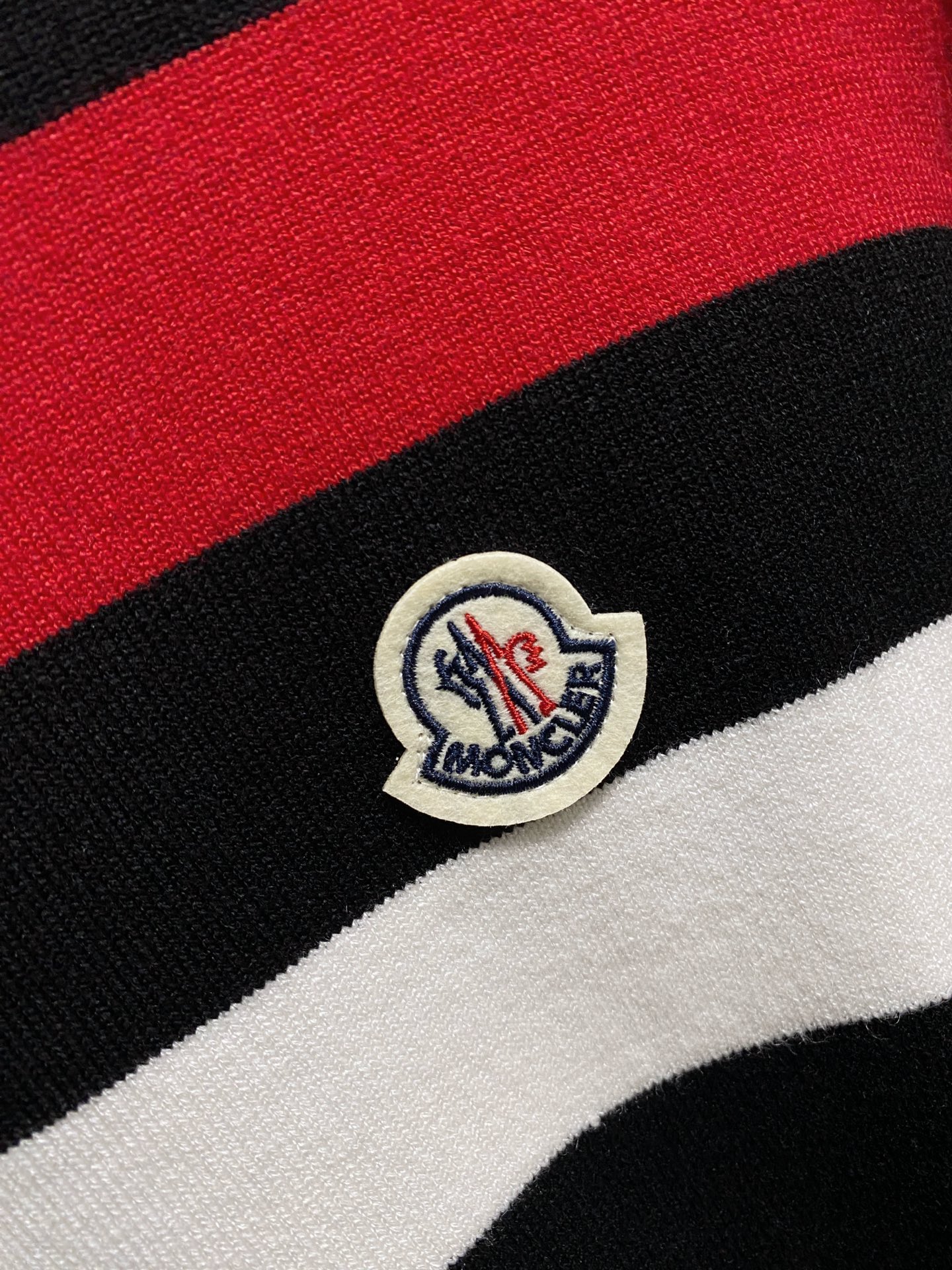 蒙口 毛衣 2025秋冬最新系列，专柜1:1顶级复刻，全品相！加厚款，潮人必备单品！懂货的老铁赶紧下手，