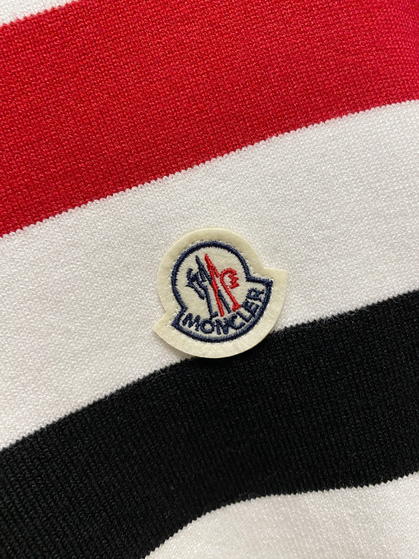 蒙口 毛衣 2025秋冬最新系列，专柜1:1顶级复刻，全品相！加厚款，潮人必备单品！懂货的老铁赶紧下手，