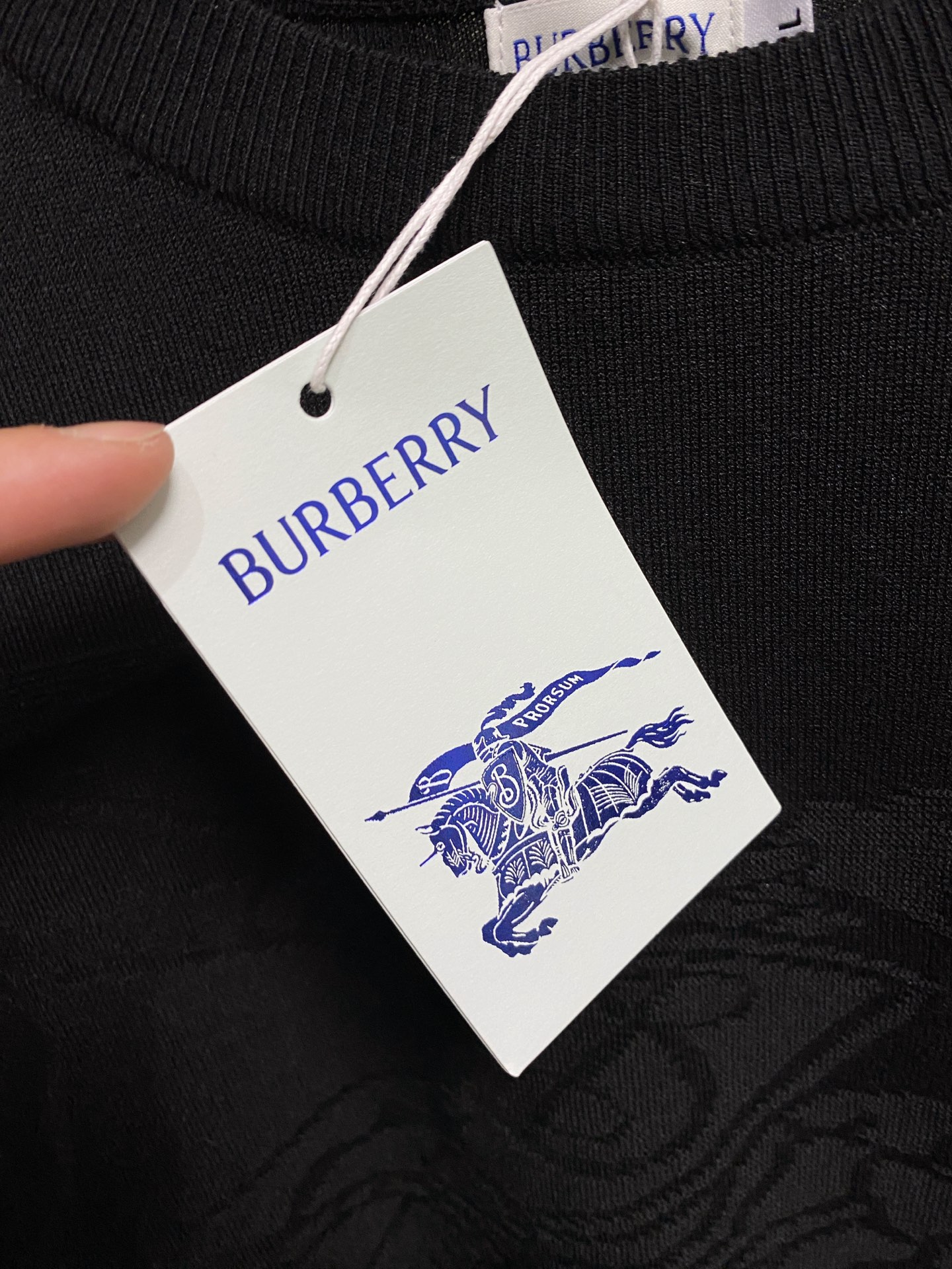 巴宝莉 毛衣 2025秋冬最新系列，专柜1:1顶级复刻，全品相！加厚款，潮人必备单品！懂货的老铁赶紧下手