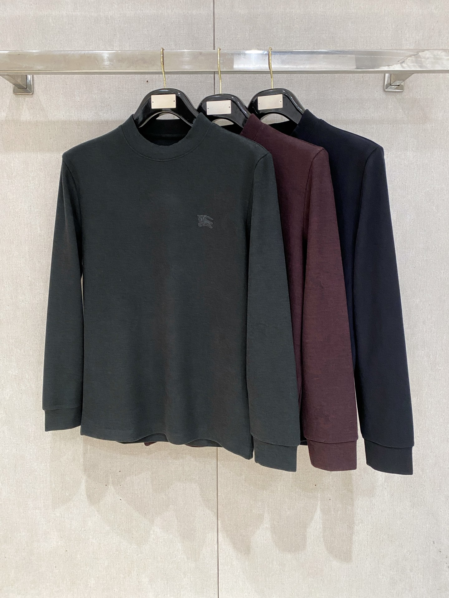 巴宝莉 毛衣 2025秋冬最新系列，专柜1:1顶级复刻，全品相！加厚款，潮人必备单品！懂货的老铁赶紧下手