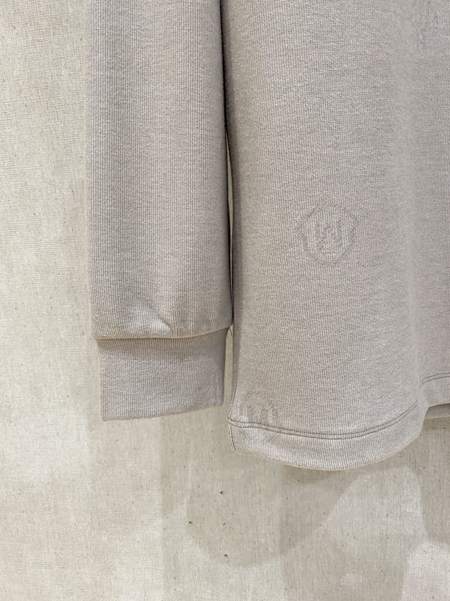 蒙口 毛衣 2025秋冬最新系列，专柜1:1顶级复刻，全品相！加厚款，潮人必备单品！懂货的老铁赶紧下手，