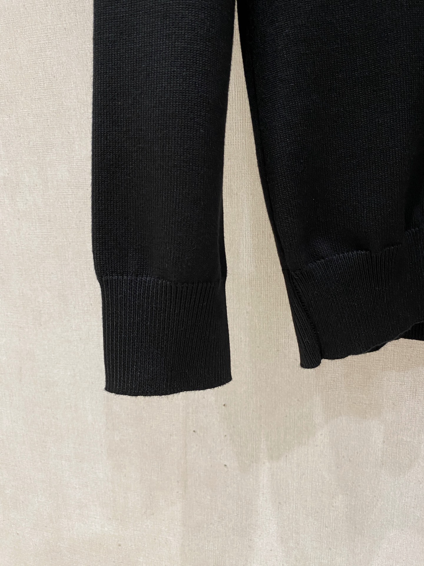 蒙口 毛衣 2025秋冬最新系列，专柜1:1顶级复刻，全品相！加厚款，潮人必备单品！懂货的老铁赶紧下手，