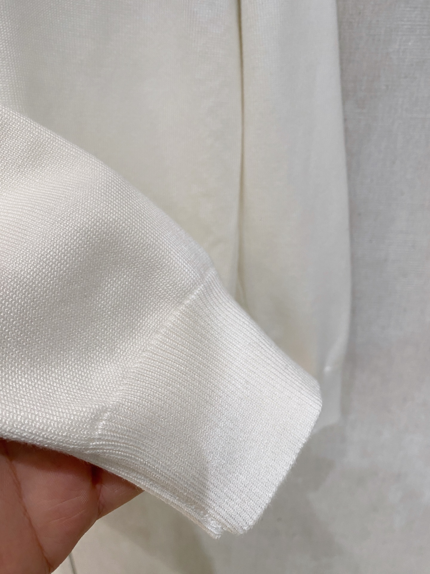 蒙口 毛衣 2025秋冬最新系列，专柜1:1顶级复刻，全品相！加厚款，潮人必备单品！懂货的老铁赶紧下手，