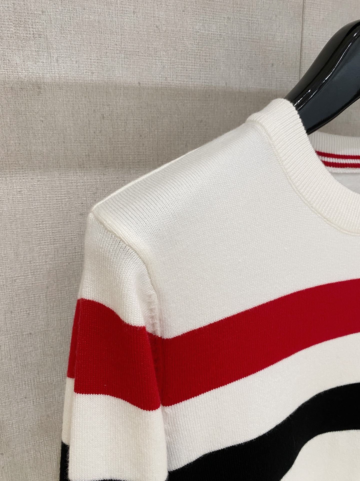 蒙口 毛衣 2025秋冬最新系列，专柜1:1顶级复刻，全品相！加厚款，潮人必备单品！懂货的老铁赶紧下手，