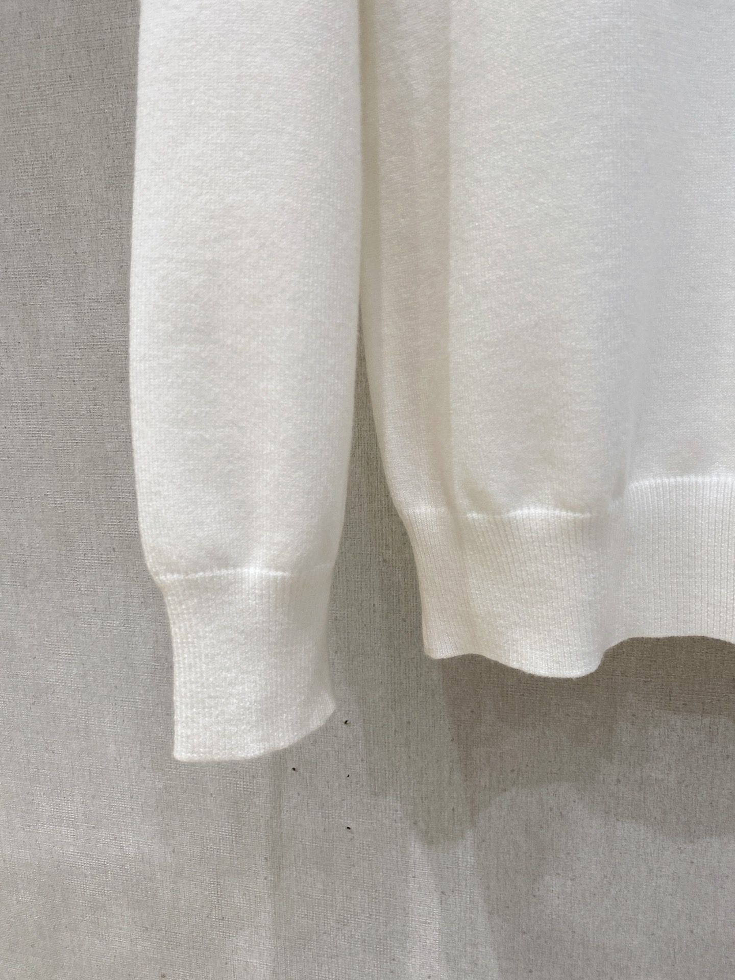 蒙口 毛衣 2025秋冬最新系列，专柜1:1顶级复刻，全品相！加厚款，潮人必备单品！懂货的老铁赶紧下手，