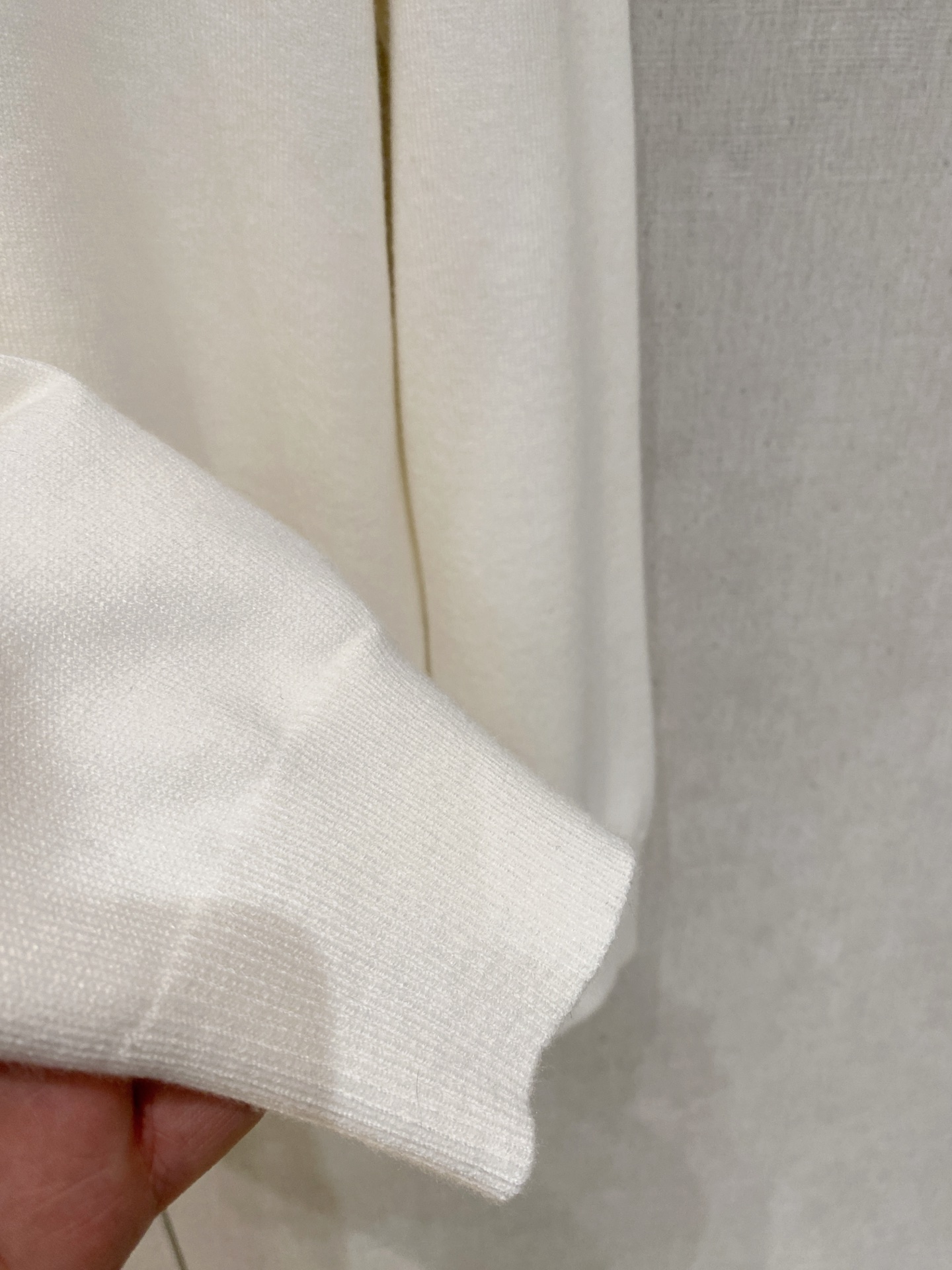 蒙口 毛衣 2025秋冬最新系列，专柜1:1顶级复刻，全品相！加厚款，潮人必备单品！懂货的老铁赶紧下手，