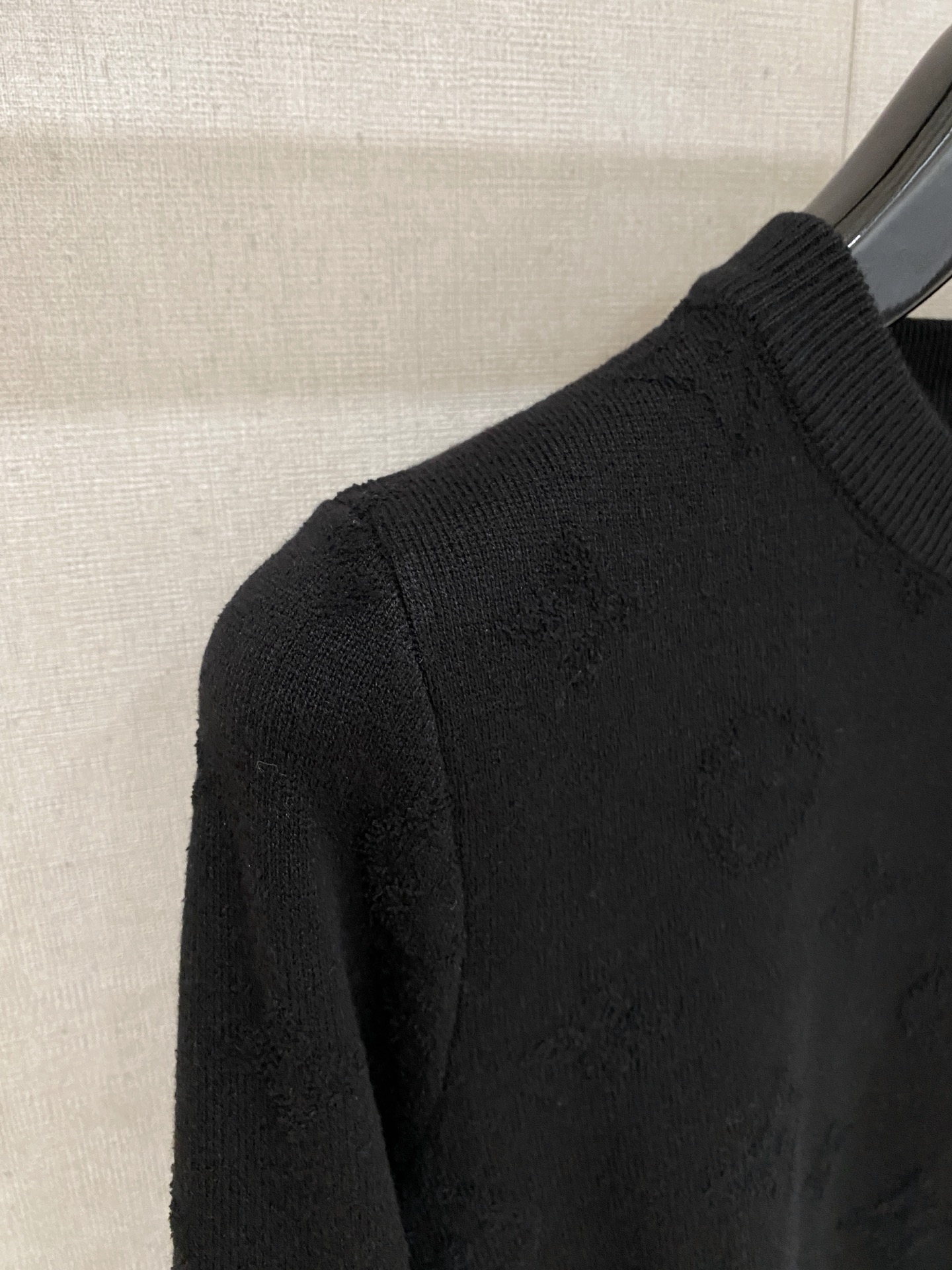 Lv 毛衣 2025秋冬最新系列，专柜1:1顶级复刻，全品相！加厚款，潮人必备单品！懂货的老铁赶紧下手，