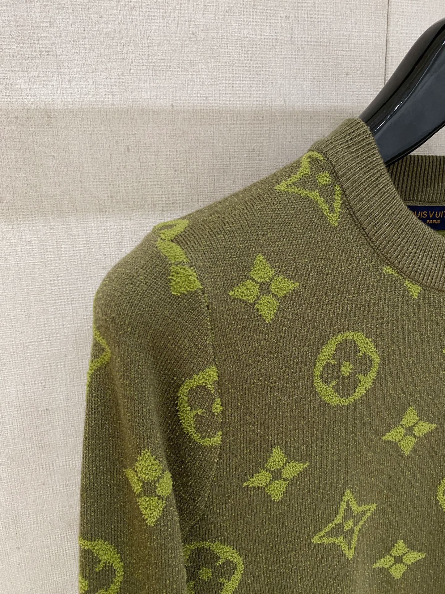 Lv 毛衣 2025秋冬最新系列，专柜1:1顶级复刻，全品相！加厚款，潮人必备单品！懂货的老铁赶紧下手，