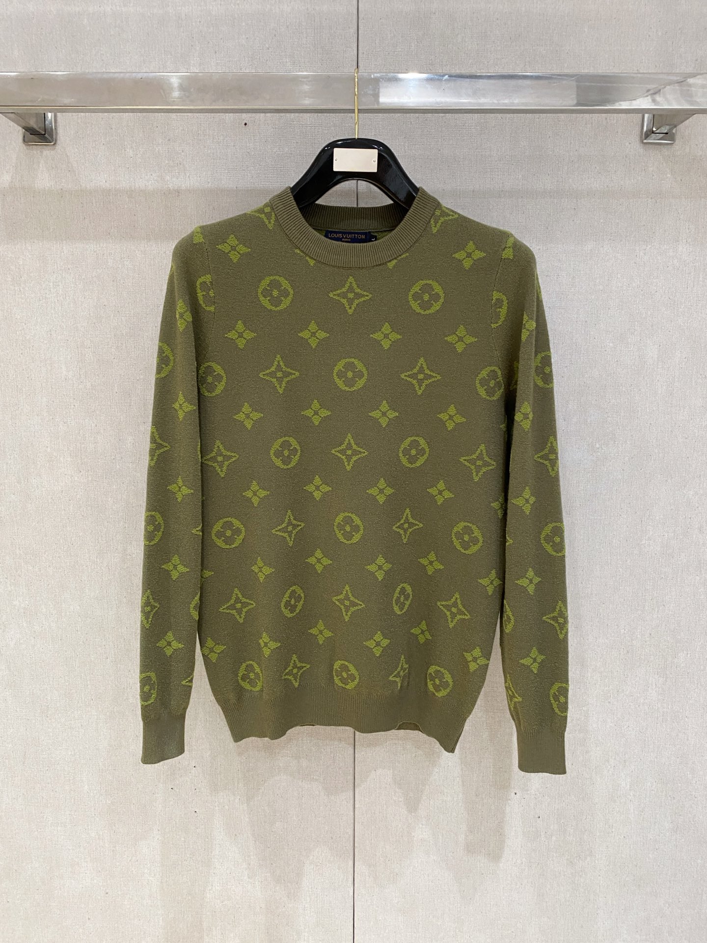 NO:597446,Lv sweater 2025 autumn and winter latest series, 1:1 top replica at the counter, all in good condition!  Thick style, a must-have item for fashionistas!  Those who know the goods should hurry up and start, the fabrics are cashmere 10, wool 60, spandex 30, sizes m-3xl, multiple colors, louis vuitton, sweaters, alexander wang19860909Lv 毛衣 2025秋冬最新系列,专柜1:1顶级复刻,全品相！加厚款,潮人必备单品！懂货的老铁赶紧下手,面料羊绒10羊毛60氨纶30 尺码 m-3xl 多颜色,,louis vuitton,sweaters,alexander wang,Men's clothing