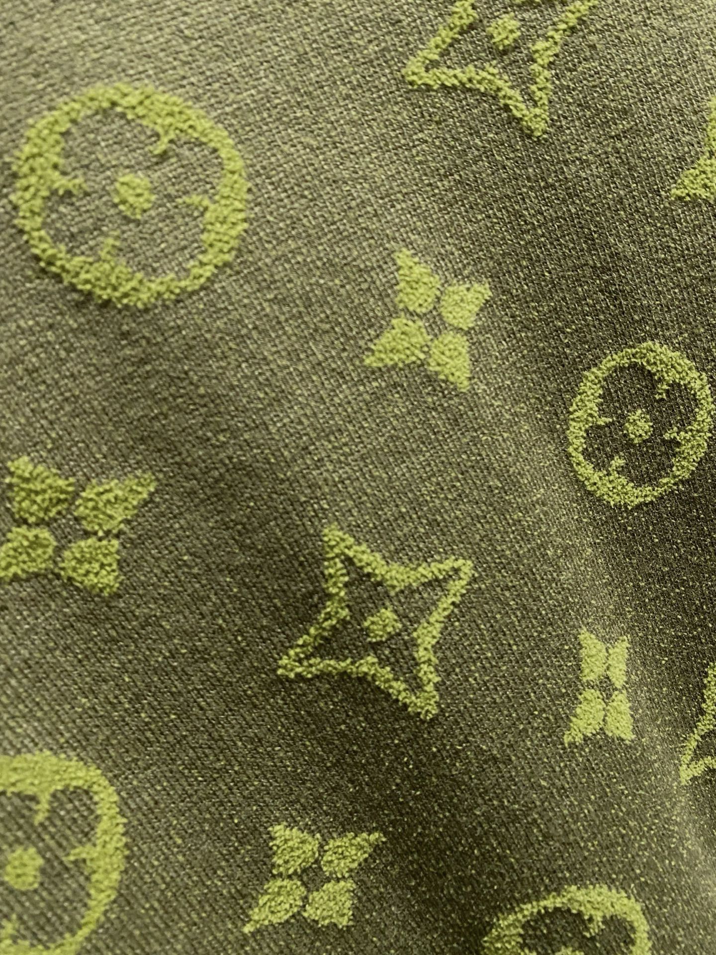 Lv 毛衣 2025秋冬最新系列，专柜1:1顶级复刻，全品相！加厚款，潮人必备单品！懂货的老铁赶紧下手，