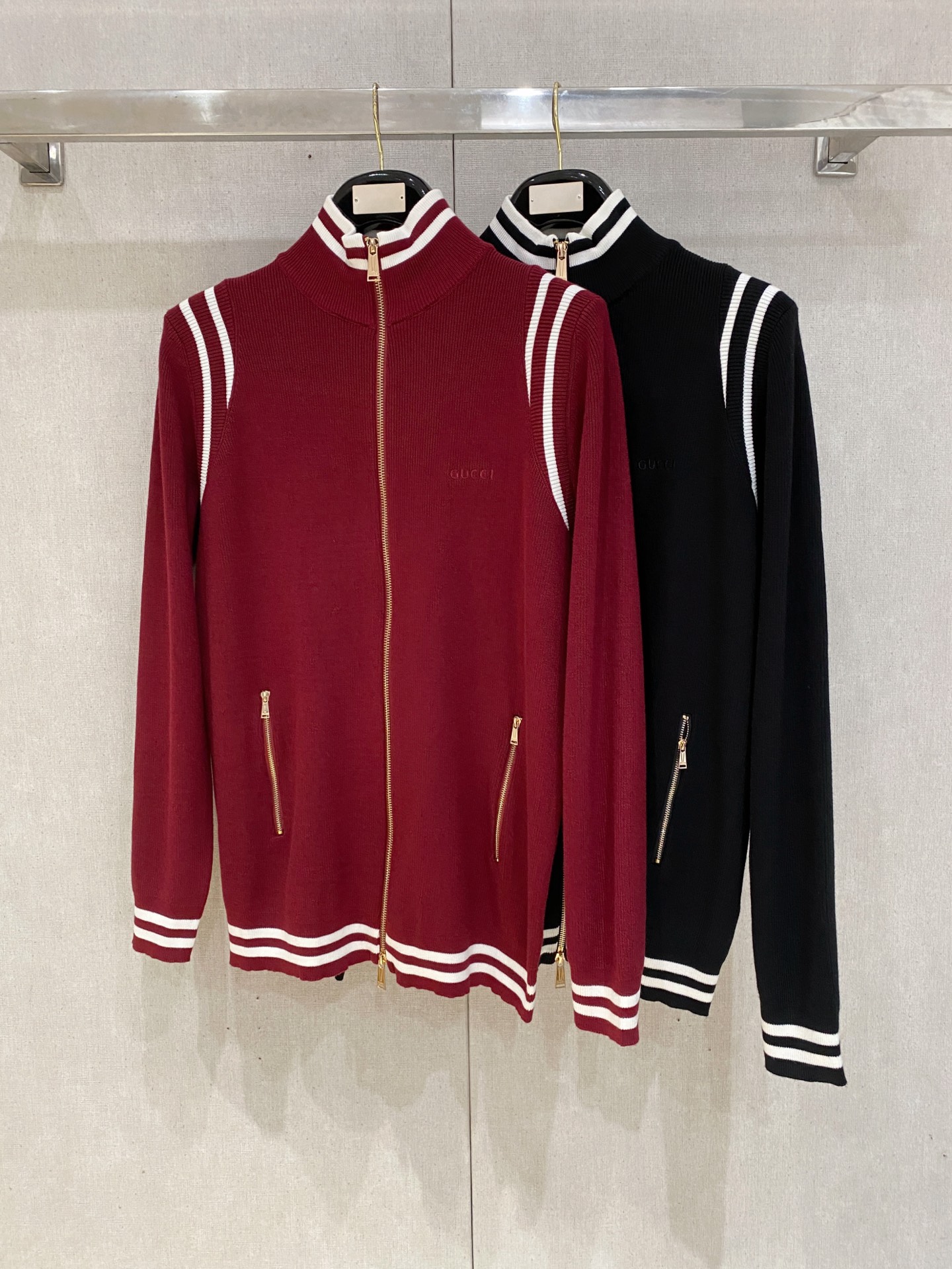 古驰 2025新品羊毛衣外套 具有手感细腻柔软，可直接与肌肤接触，让暖心的纱线变化出细腻的质感，顶级工艺