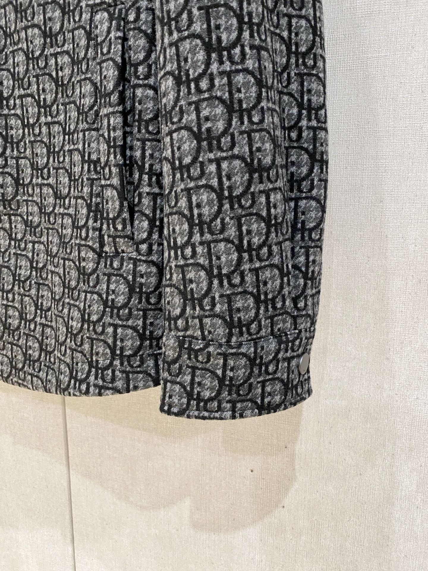 迪奥25ss秋冬新款🆕鹅绒羽绒服原版1:1订制五金配件全进口原版定制 欢迎专柜对比 绝对的高品质 采用顶