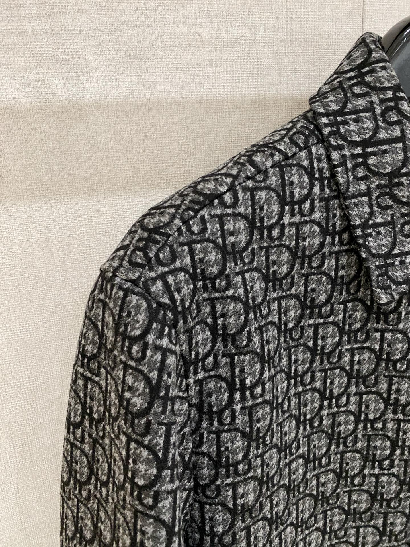 迪奥25ss秋冬新款🆕鹅绒羽绒服原版1:1订制五金配件全进口原版定制 欢迎专柜对比 绝对的高品质 采用顶