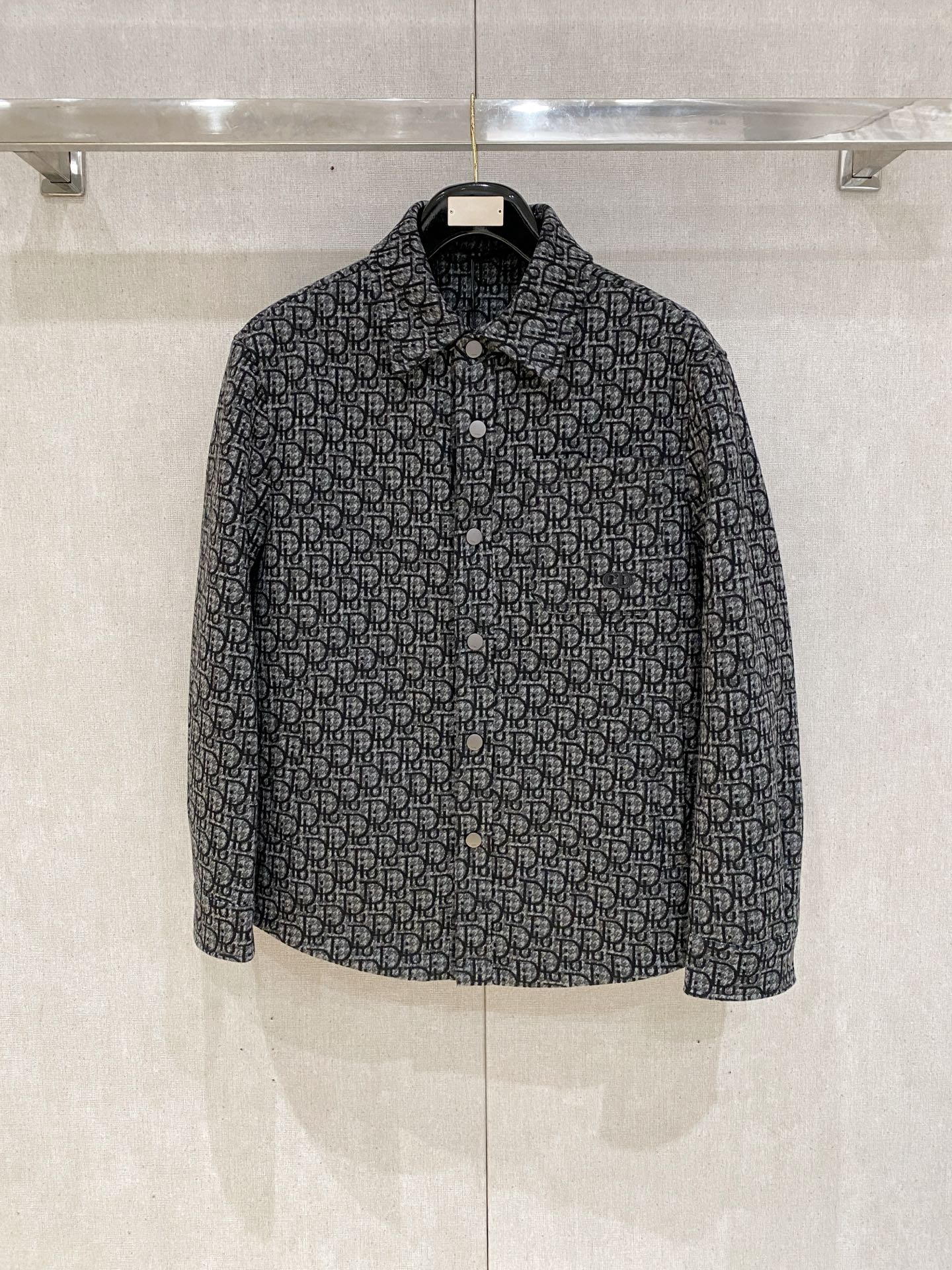 NO:597452,Dior 25ss autumn and winter new goose down jacket original 1:1 customized hardware accessories are all imported and original customization. Welcome to compare at the counter. Absolutely high quality. Use top 95 fill-down goose down. Super soft. Filled with feathers. Fluffy and full. Super-heavy fabric. Perfect workmanship. Pay attention to the fabric. Super comfortable. Exclusive model. Non-market goods. Same sizes for men and women: m-3xl, dior, down jacket, alexander wang.19860909迪奥25ss秋冬新款鹅绒羽绒服原版1:1订制五金配件全进口原版定制 欢迎专柜对比 绝对的高品质 采用顶级95充绒量鹅绒 超柔软 充羽量蓬松饱满 超级重面料做工杠杠的版型完美 注意面料超舒服 独家款 非市场货 男女同款尺码m-3xl,,dior,down jacket,alexander wang,Men's clothing