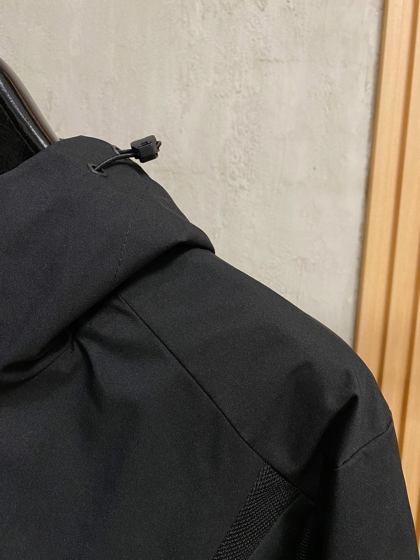 P普拉达25ss早秋【新品】风衣夹克外套爆款 秋冬专柜新款休闲时尚夹克外套！超前卫设计风格 细腻舒适 穿