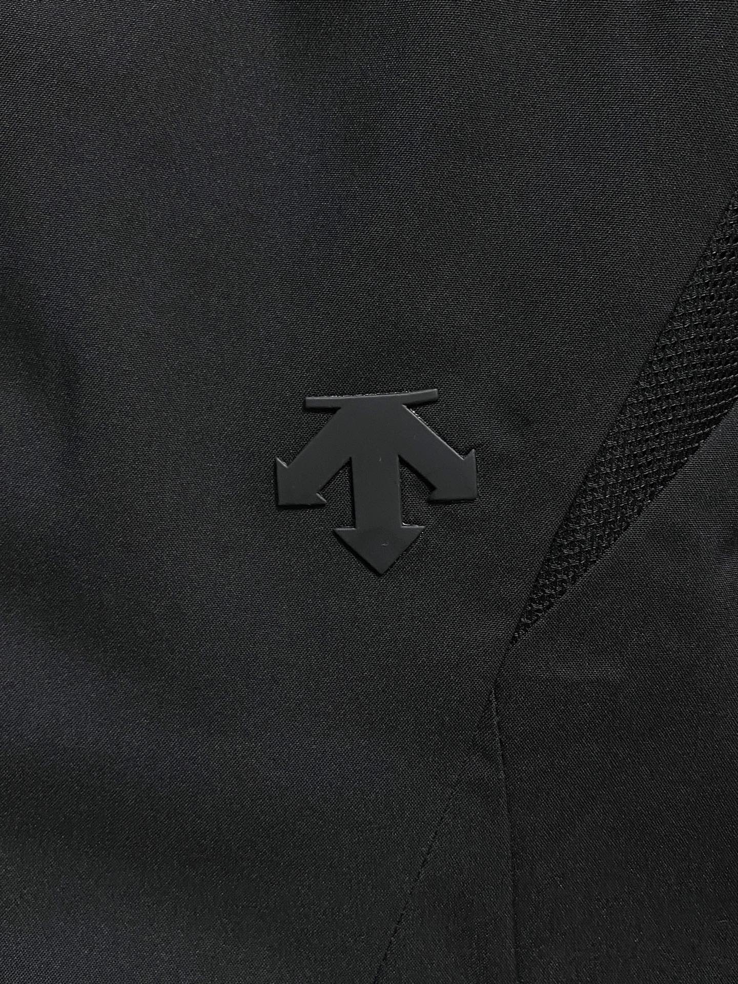 P普拉达25ss早秋【新品】风衣夹克外套爆款 秋冬专柜新款休闲时尚夹克外套！超前卫设计风格 细腻舒适 穿