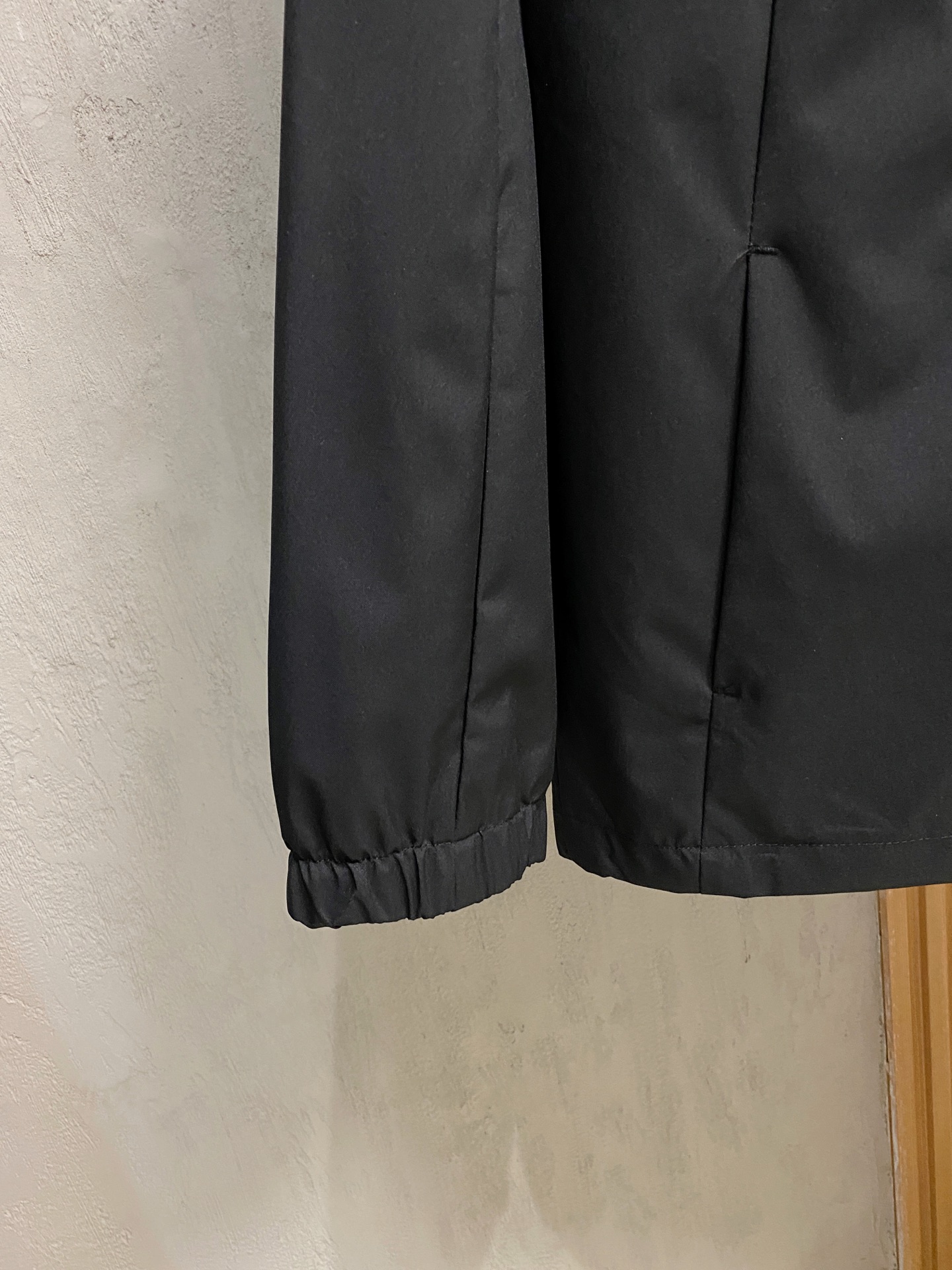 P普拉达25ss早秋【新品】风衣夹克外套爆款 秋冬专柜新款休闲时尚夹克外套！超前卫设计风格 细腻舒适 穿