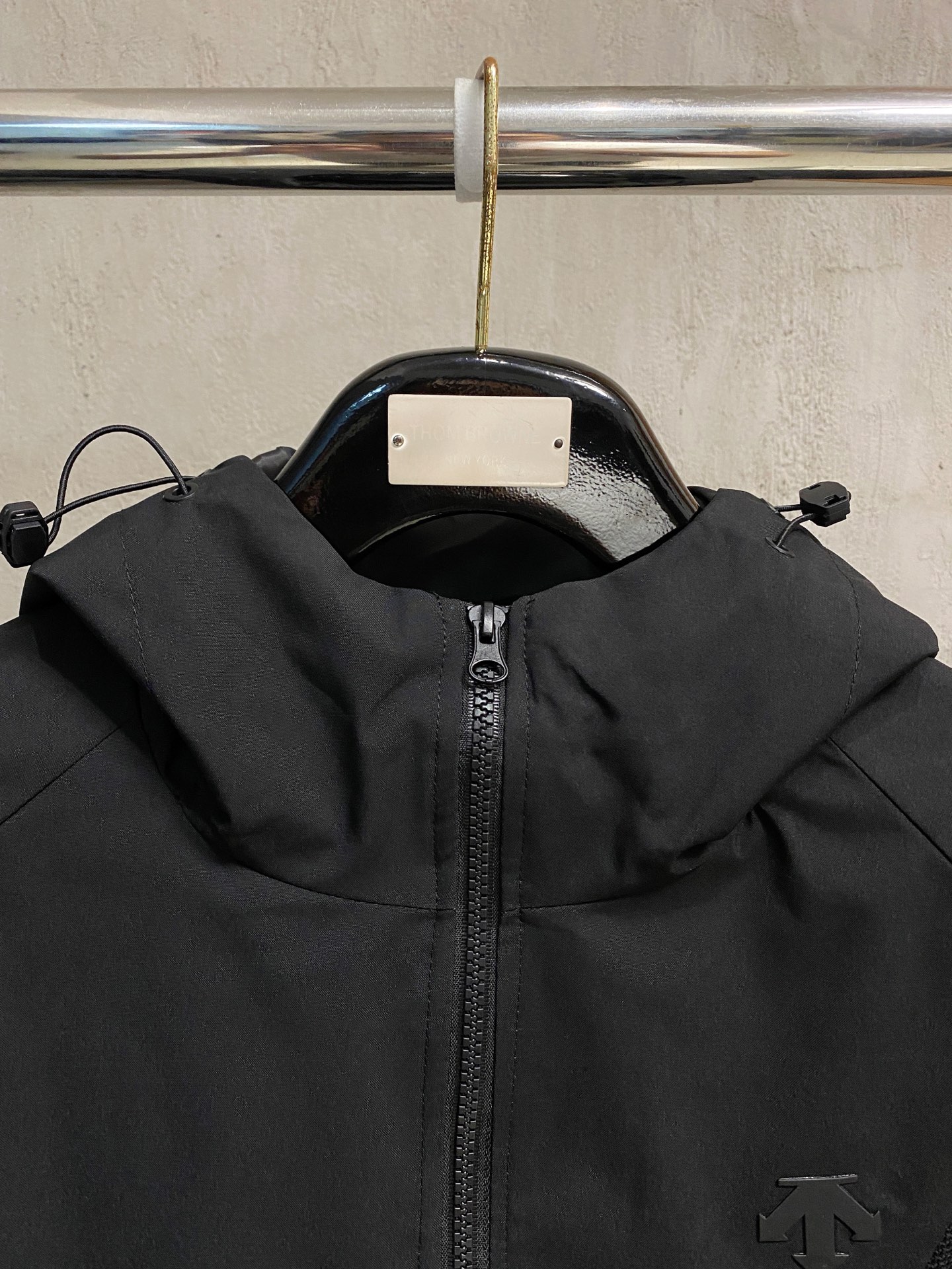 P普拉达25ss早秋【新品】风衣夹克外套爆款 秋冬专柜新款休闲时尚夹克外套！超前卫设计风格 细腻舒适 穿