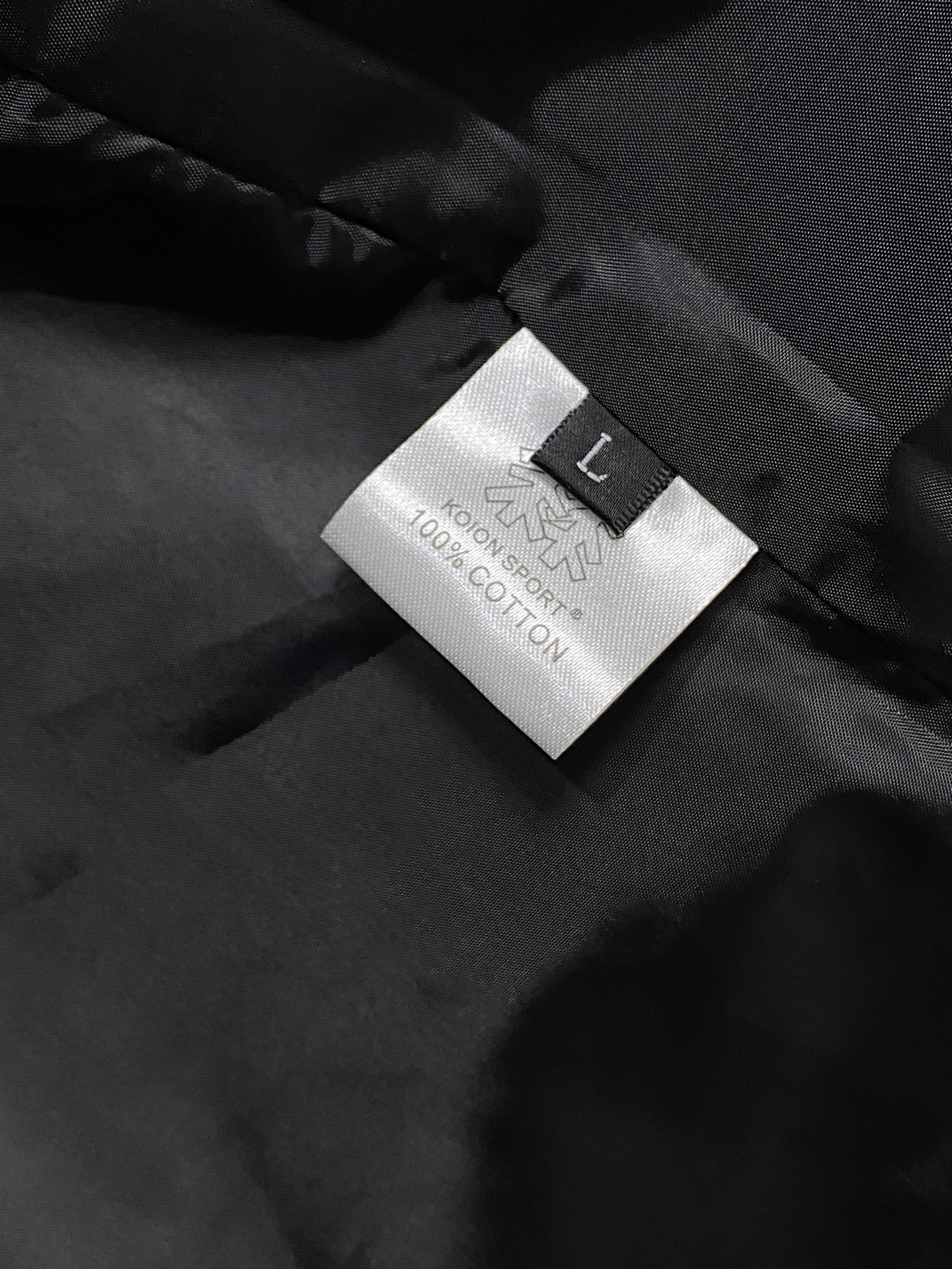 P可隆25ss早秋【新品】风衣夹克外套爆款 秋冬专柜新款休闲时尚夹克外套！超前卫设计风格 细腻舒适 穿着