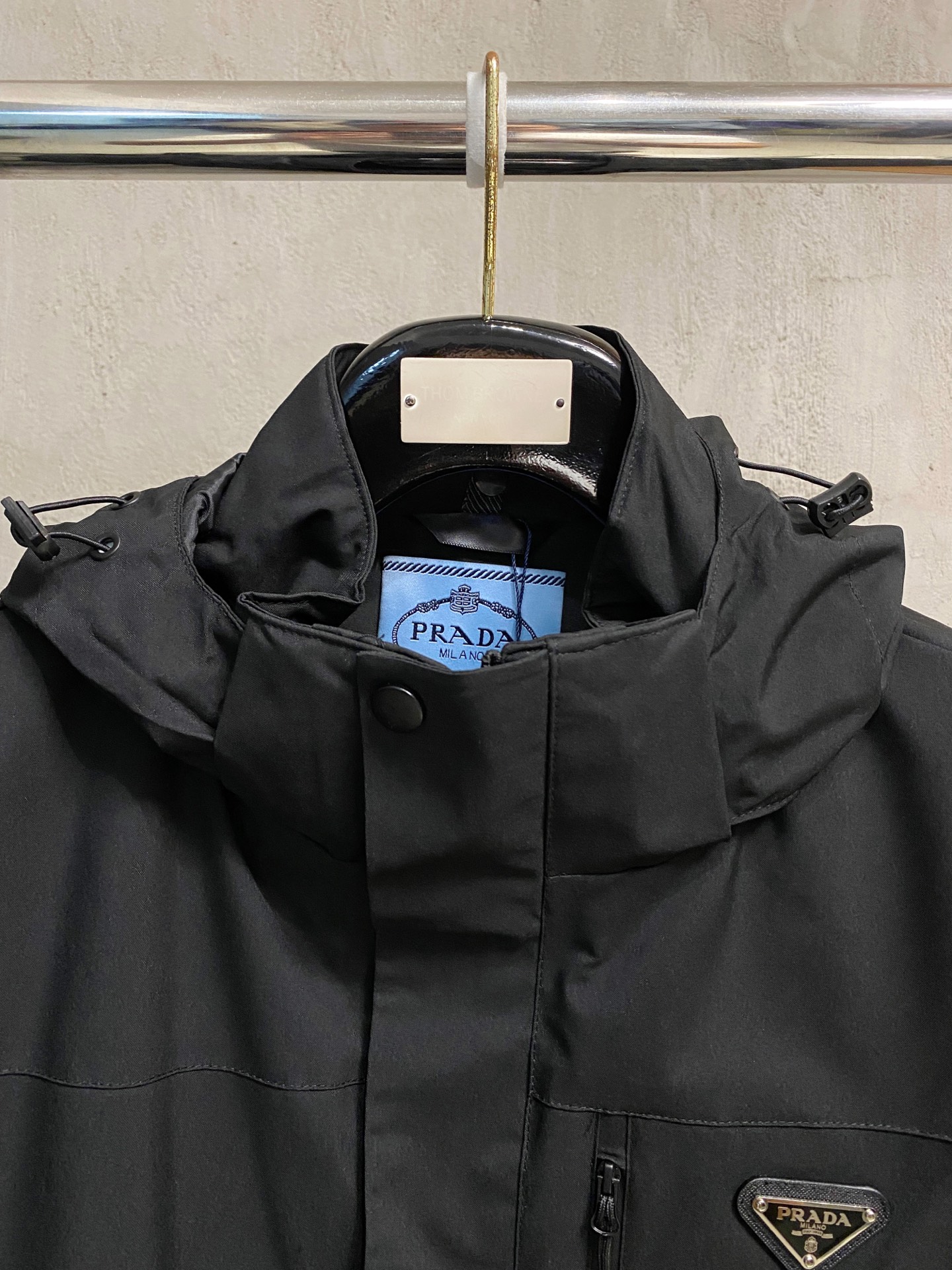 P普拉达25ss早秋【新品】风衣夹克外套爆款 秋冬专柜新款休闲时尚夹克外套！超前卫设计风格 细腻舒适 穿