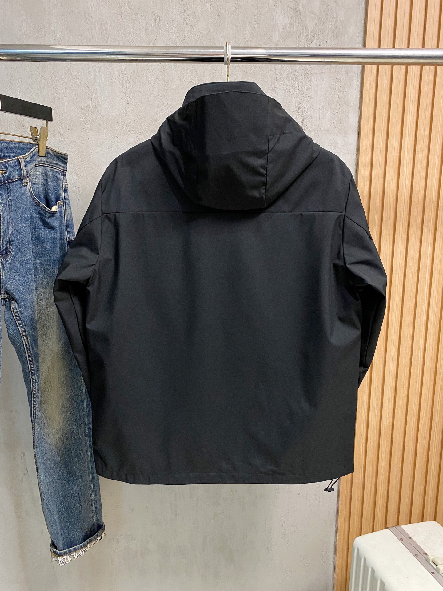 P普拉达25ss早秋【新品】风衣夹克外套爆款 秋冬专柜新款休闲时尚夹克外套！超前卫设计风格 细腻舒适 穿