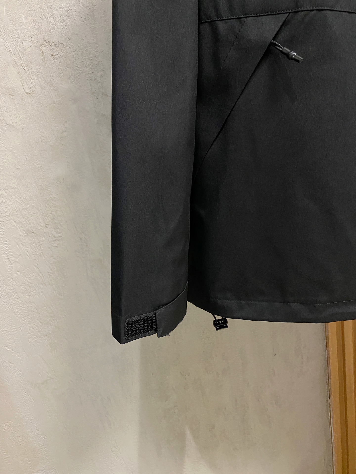 P普拉达25ss早秋【新品】风衣夹克外套爆款 秋冬专柜新款休闲时尚夹克外套！超前卫设计风格 细腻舒适 穿