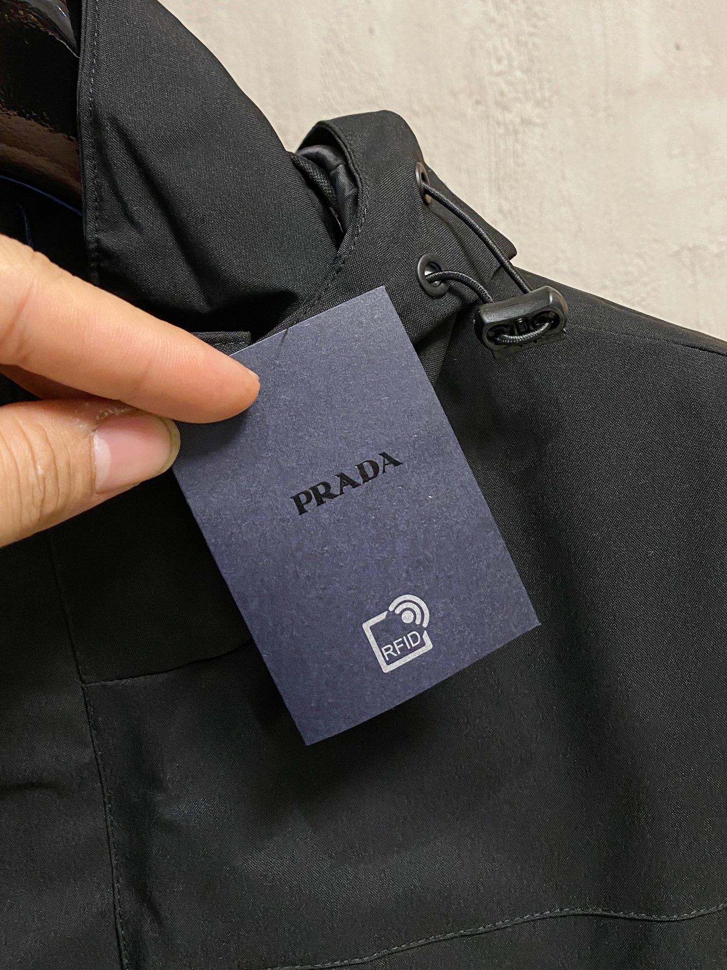 P普拉达25ss早秋【新品】风衣夹克外套爆款 秋冬专柜新款休闲时尚夹克外套！超前卫设计风格 细腻舒适 穿