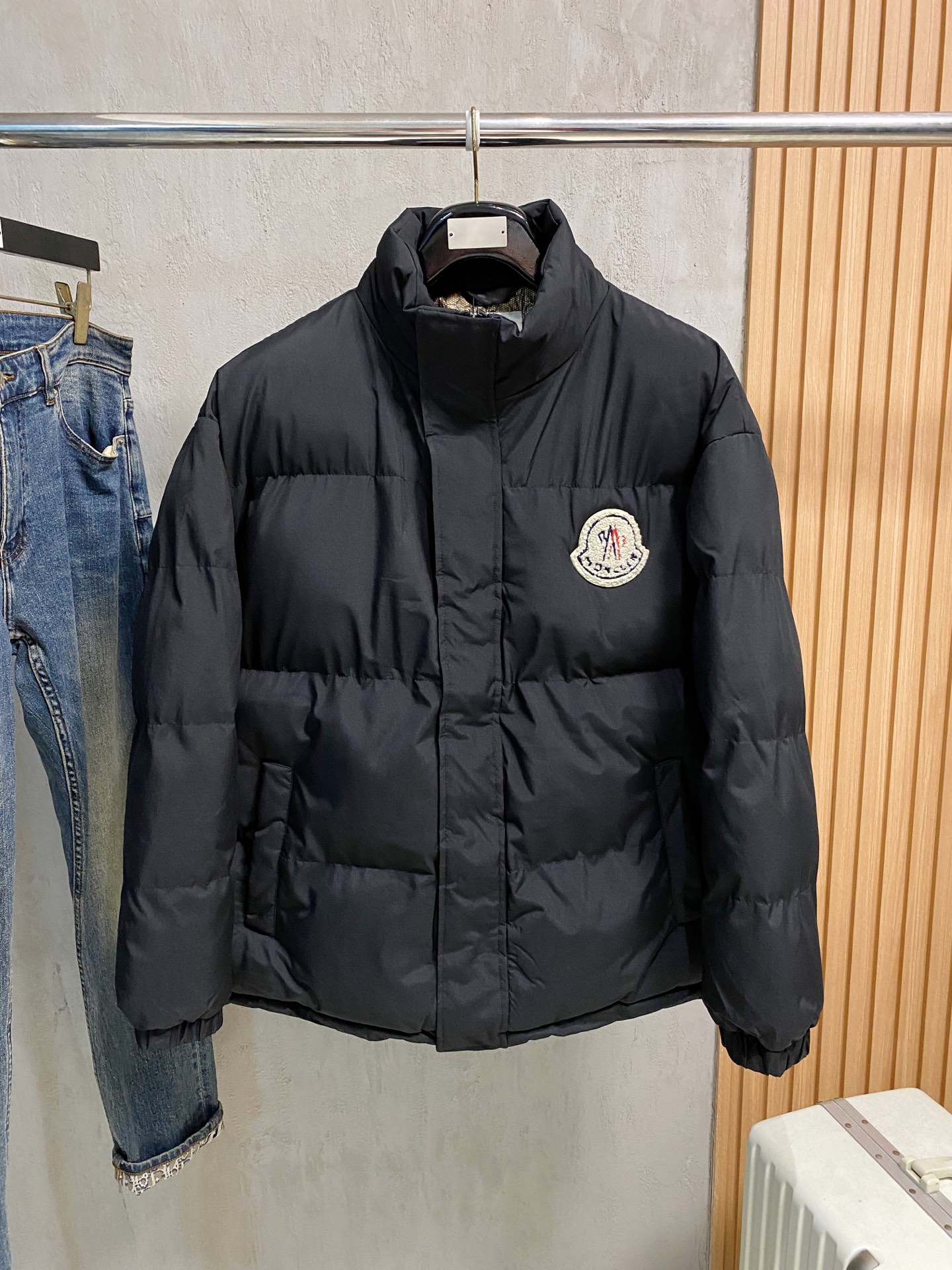 P蒙口棉服25ss早秋【新品】秋冬专柜新款休闲棉服外套！超前卫设计风格 细腻舒适 穿着非常轻便不易起皱。