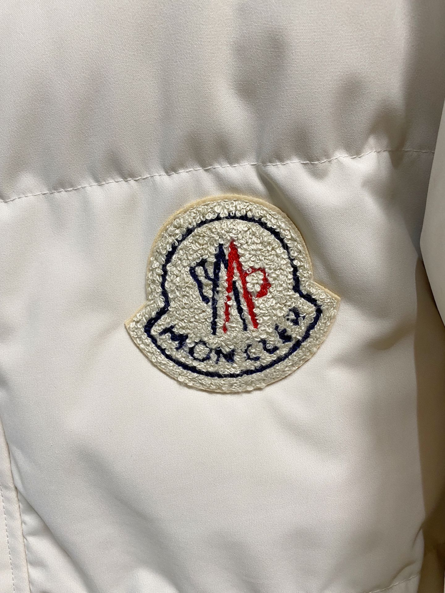 P蒙口棉服25ss早秋【新品】秋冬专柜新款休闲棉服外套！超前卫设计风格 细腻舒适 穿着非常轻便不易起皱。