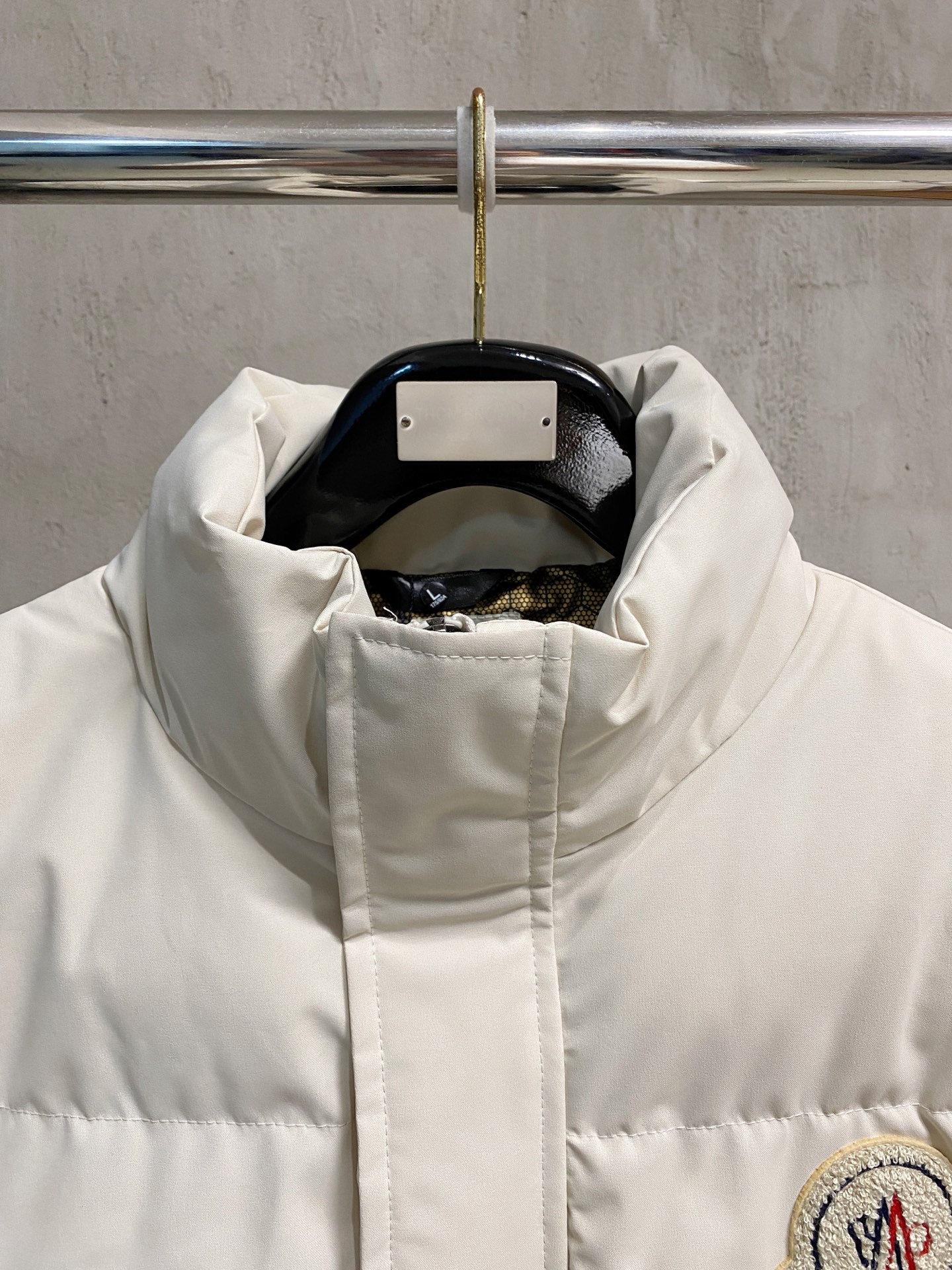 P蒙口棉服25ss早秋【新品】秋冬专柜新款休闲棉服外套！超前卫设计风格 细腻舒适 穿着非常轻便不易起皱。