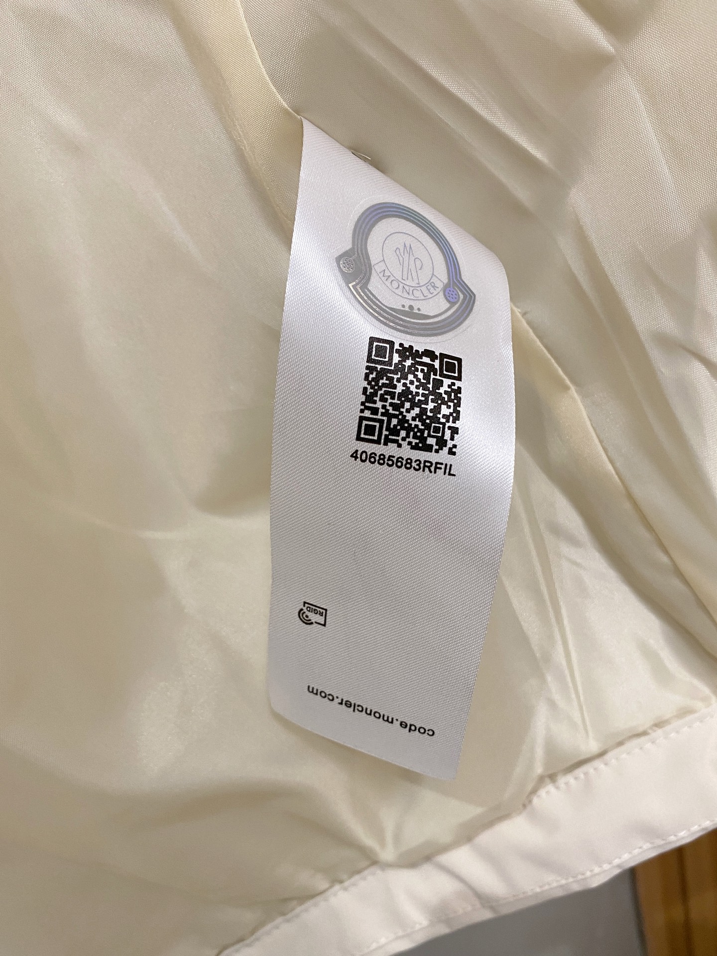 P蒙口棉服25ss早秋【新品】秋冬专柜新款休闲棉服外套！超前卫设计风格 细腻舒适 穿着非常轻便不易起皱。