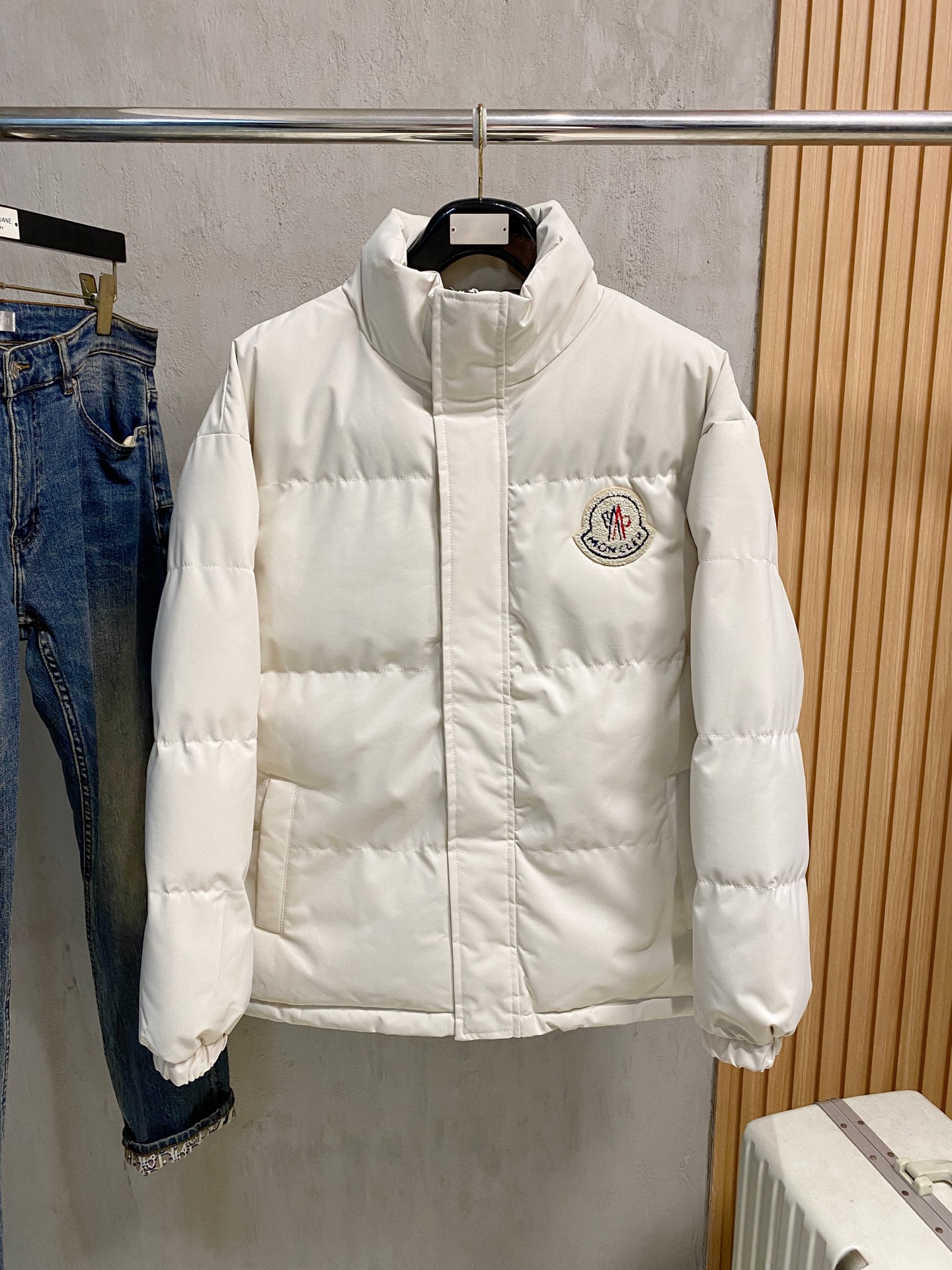 P蒙口棉服25ss早秋【新品】秋冬专柜新款休闲棉服外套！超前卫设计风格 细腻舒适 穿着非常轻便不易起皱。