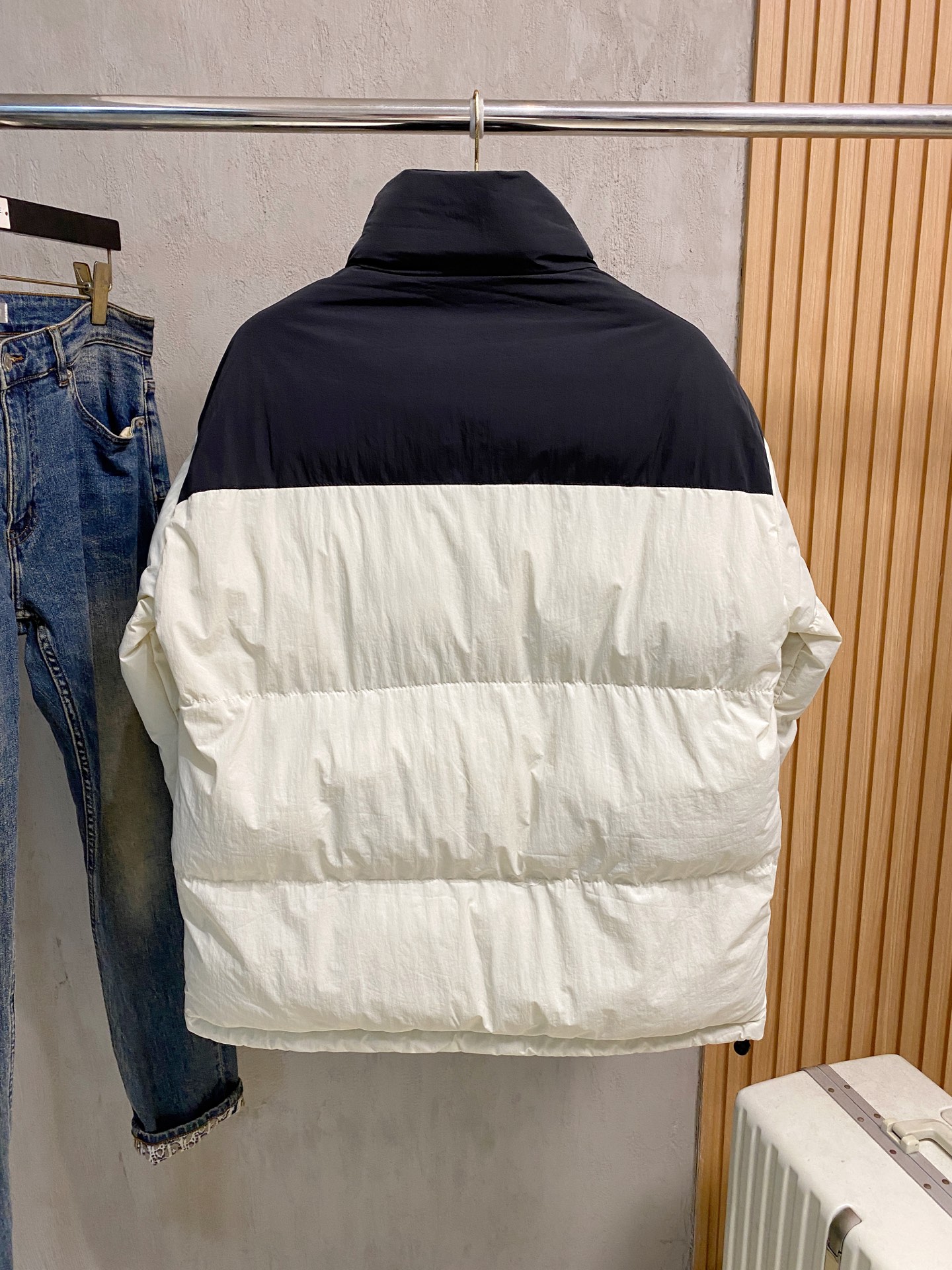 P始祖鸟棉服25ss早秋【新品】秋冬专柜新款休闲棉服外套！超前卫设计风格 细腻舒适 穿着非常轻便不易起皱