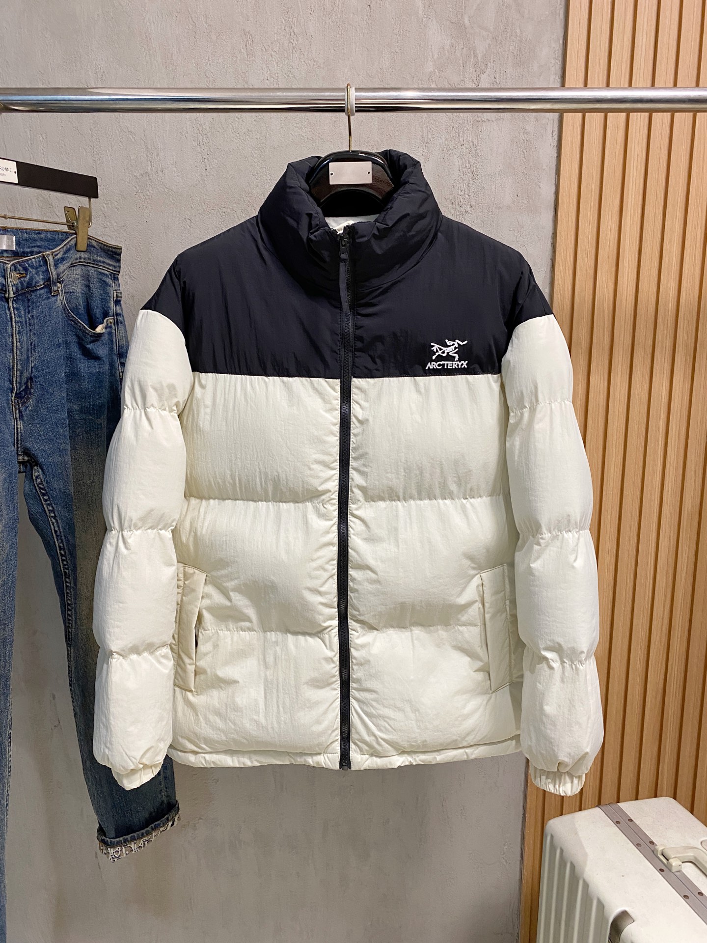 P始祖鸟棉服25ss早秋【新品】秋冬专柜新款休闲棉服外套！超前卫设计风格 细腻舒适 穿着非常轻便不易起皱