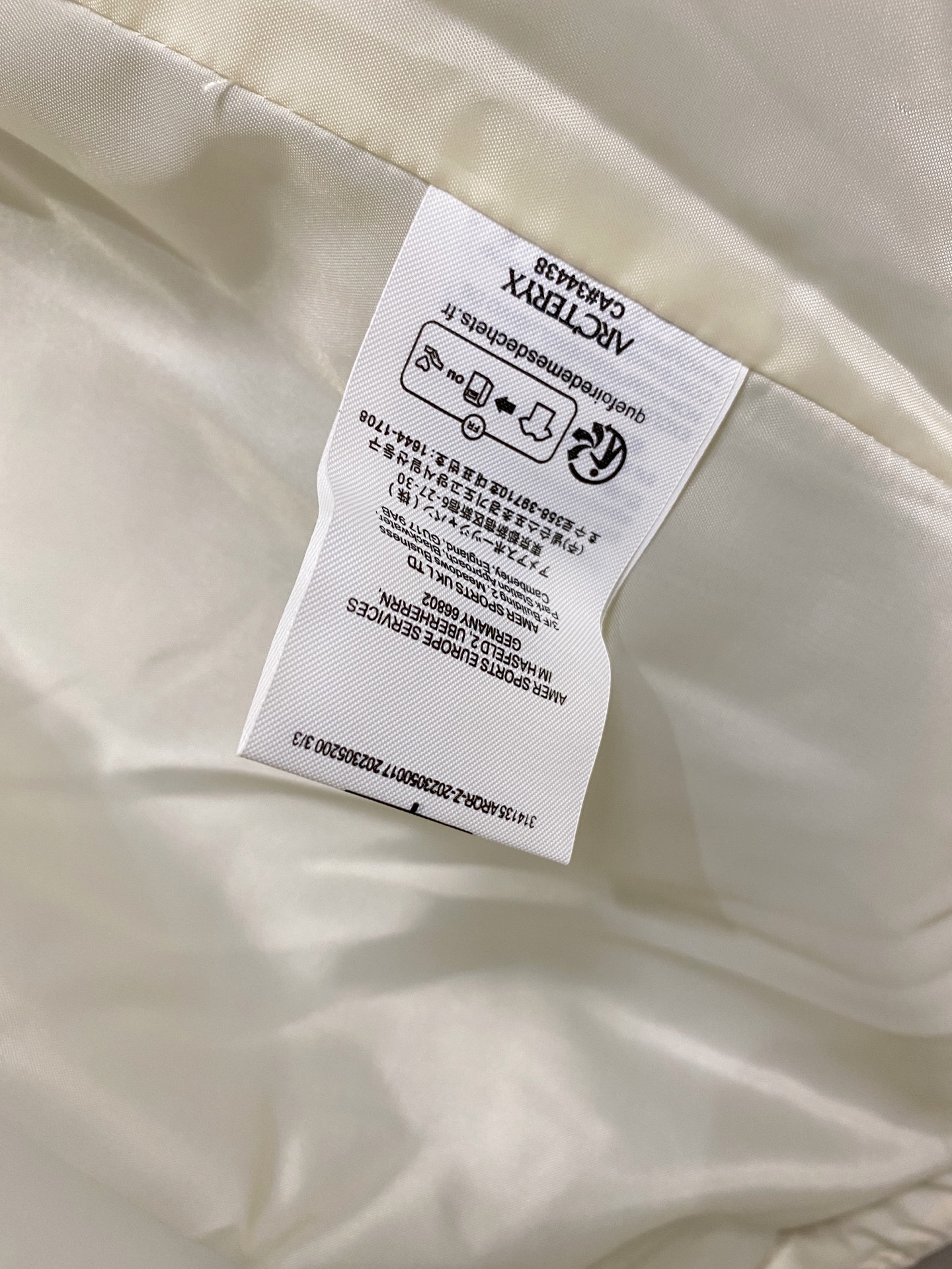 P始祖鸟棉服25ss早秋【新品】秋冬专柜新款休闲棉服外套！超前卫设计风格 细腻舒适 穿着非常轻便不易起皱