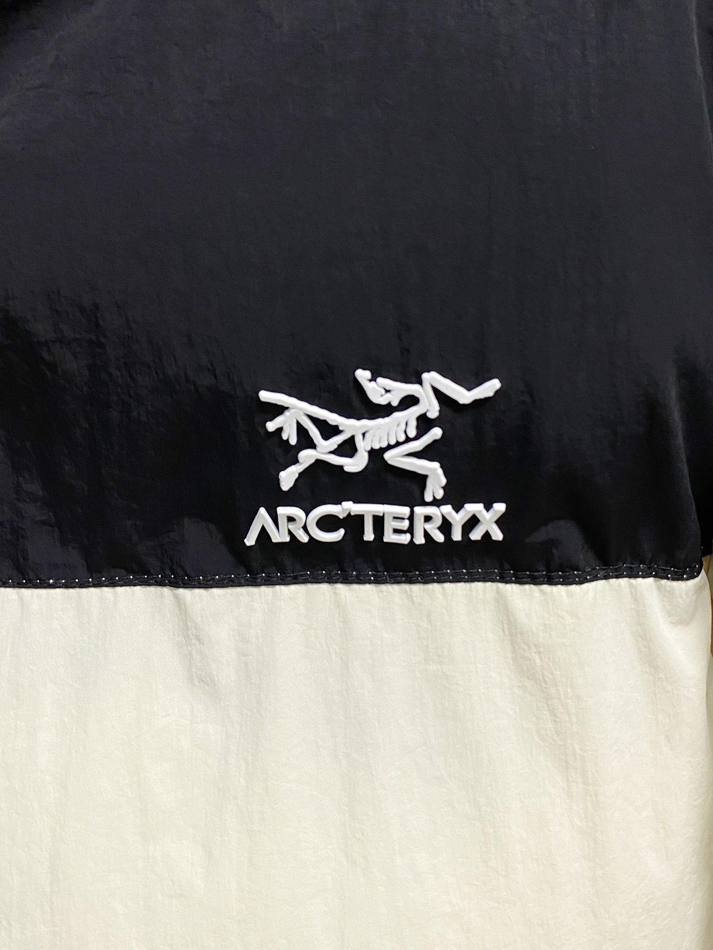 P始祖鸟棉服25ss早秋【新品】秋冬专柜新款休闲棉服外套！超前卫设计风格 细腻舒适 穿着非常轻便不易起皱