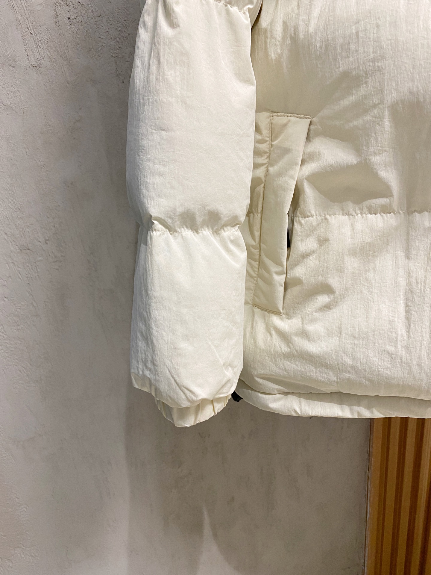 P始祖鸟棉服25ss早秋【新品】秋冬专柜新款休闲棉服外套！超前卫设计风格 细腻舒适 穿着非常轻便不易起皱