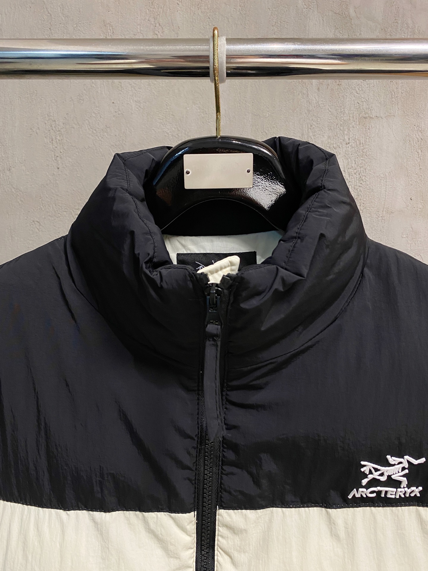 P始祖鸟棉服25ss早秋【新品】秋冬专柜新款休闲棉服外套！超前卫设计风格 细腻舒适 穿着非常轻便不易起皱