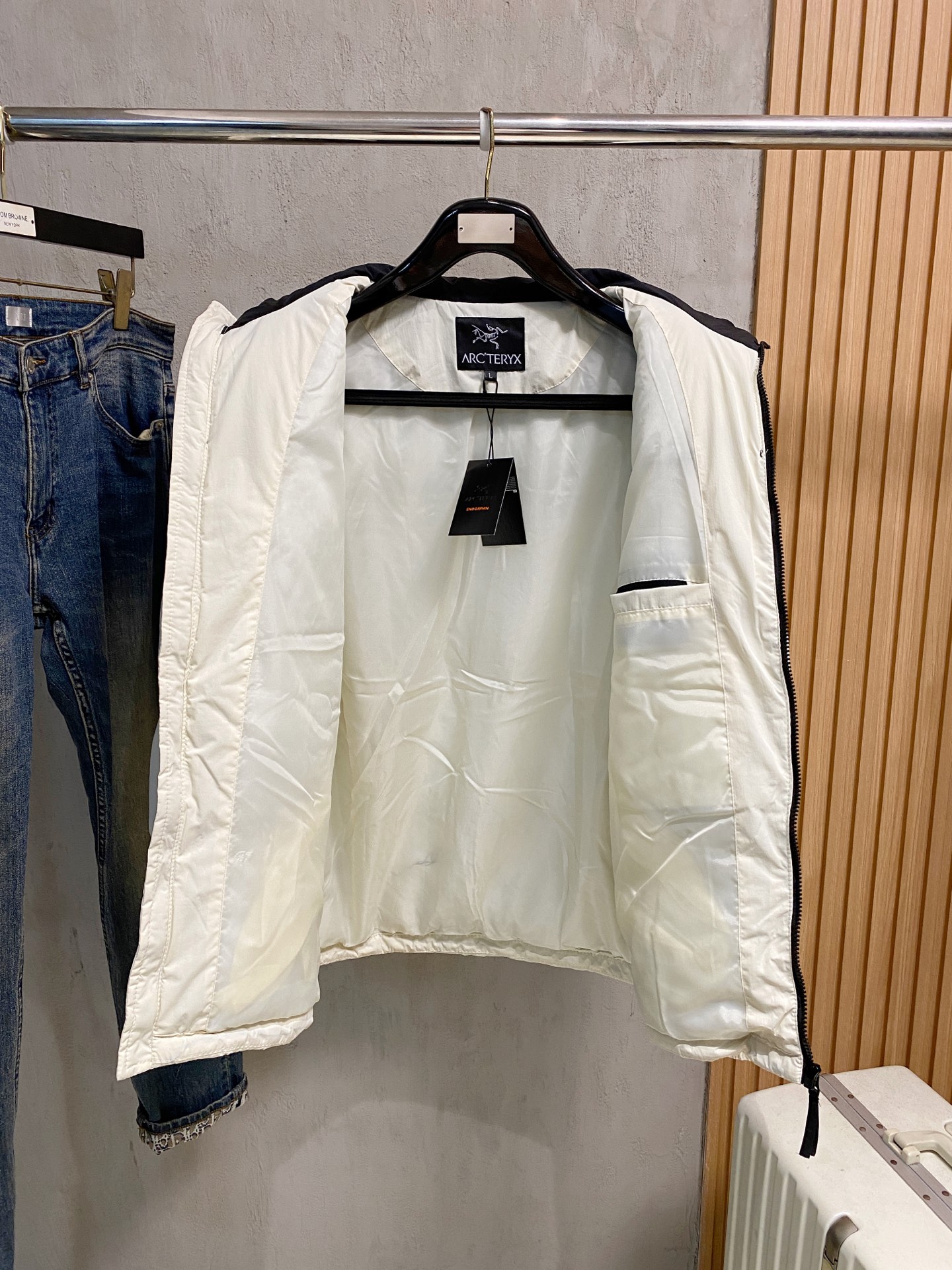 P始祖鸟棉服25ss早秋【新品】秋冬专柜新款休闲棉服外套！超前卫设计风格 细腻舒适 穿着非常轻便不易起皱