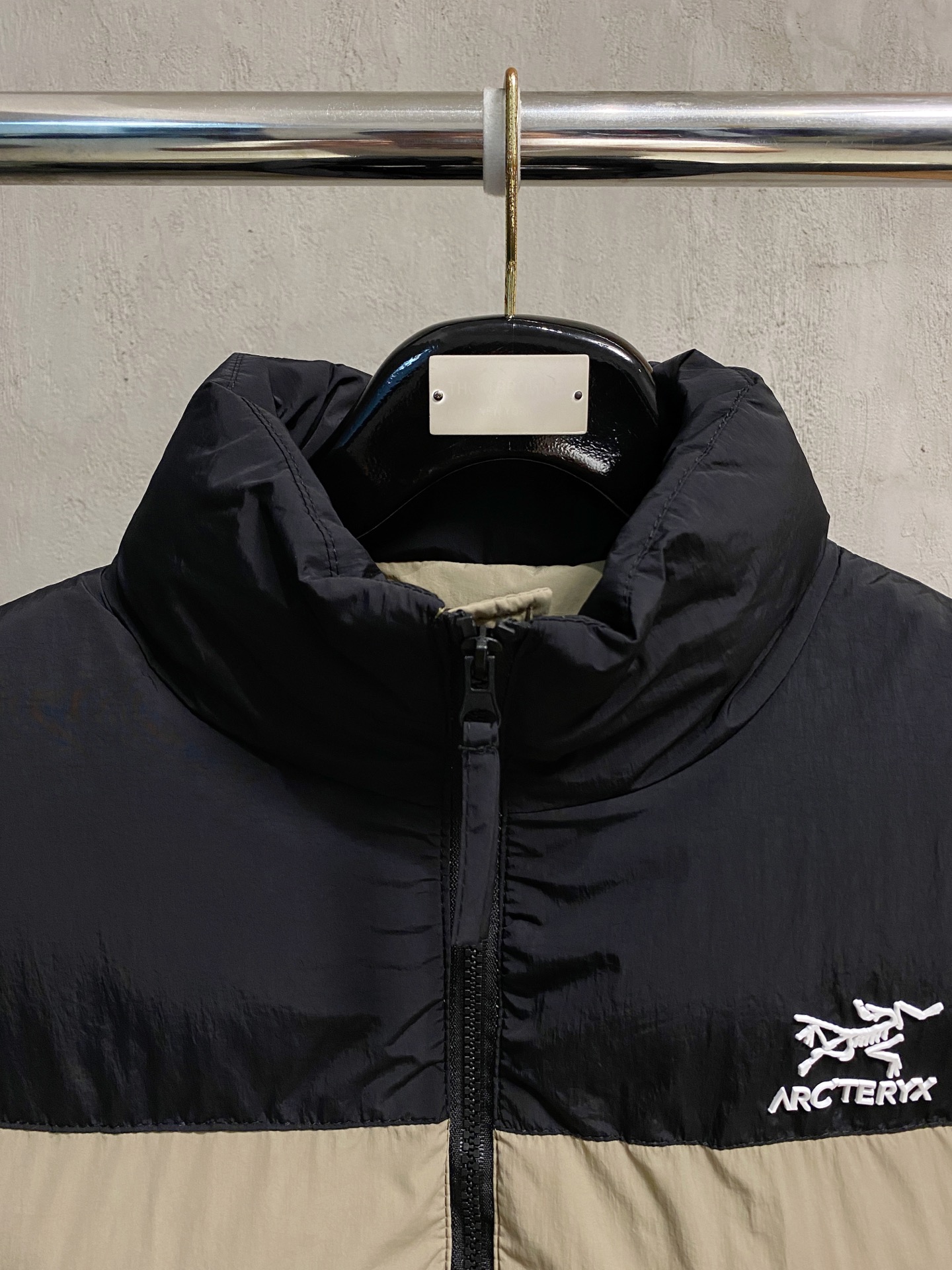 P始祖鸟棉服25ss早秋【新品】秋冬专柜新款休闲棉服外套！超前卫设计风格 细腻舒适 穿着非常轻便不易起皱